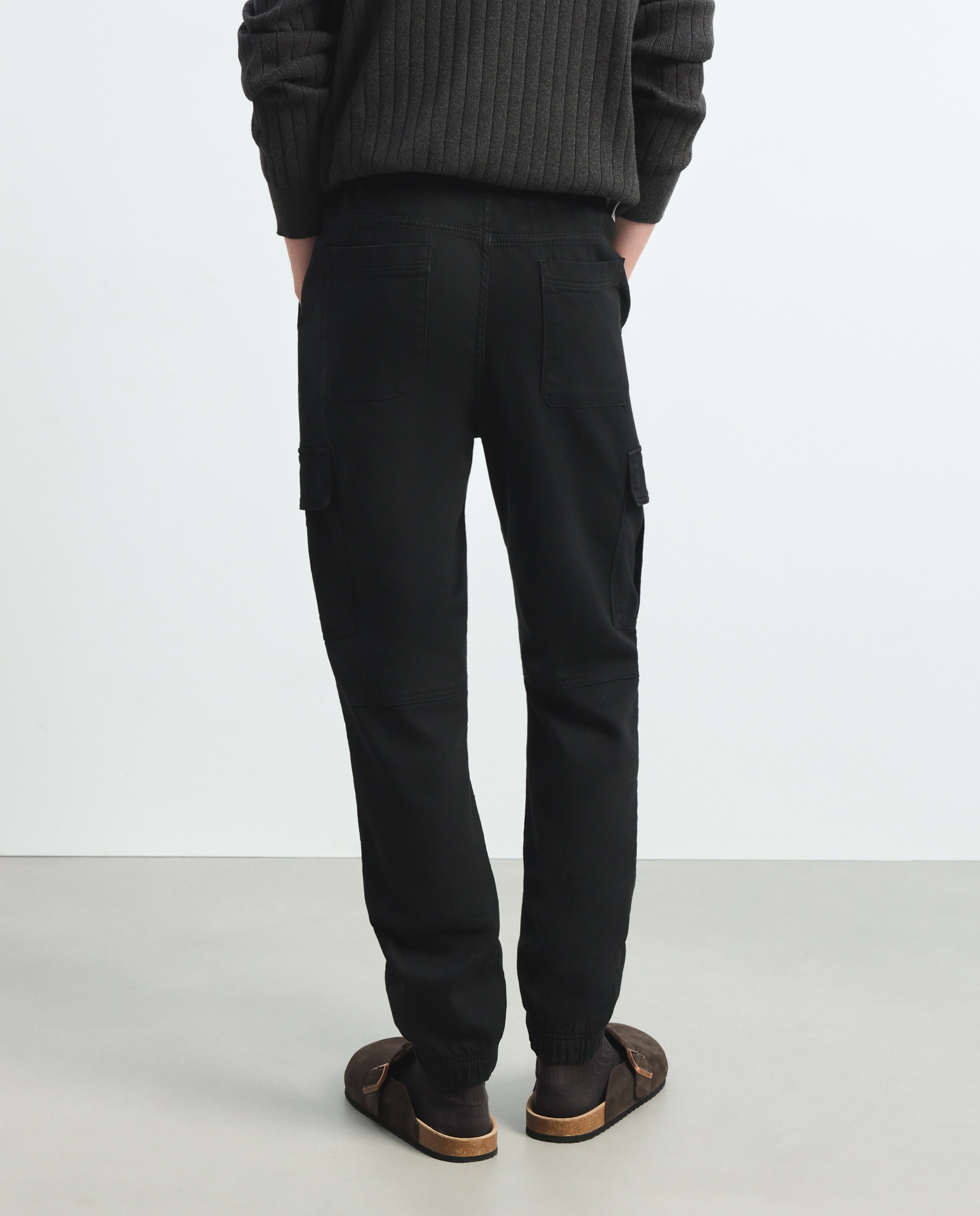 Pantalón de hombre tipo chino con goma en el bajo - Green Coast - Negro Negro-3