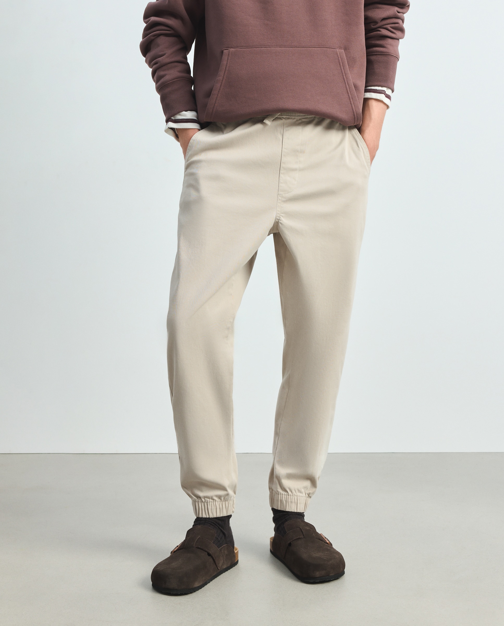 Pantalón de hombre tipo chino con goma en el bajo - Green Coast - Gris claro Gris claro-2