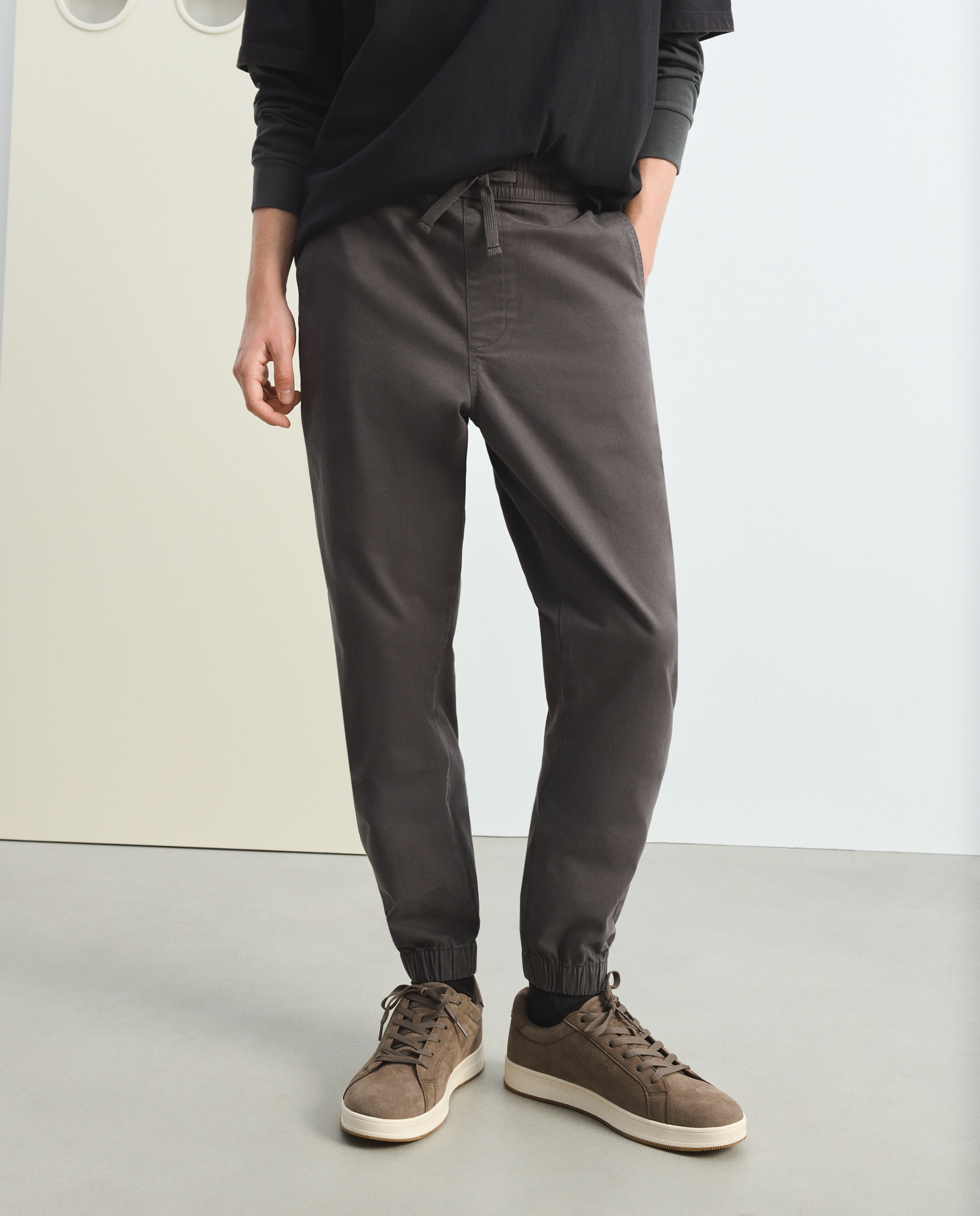 Pantalón de hombre tipo chino con goma en el bajo - Green Coast - 830 Antracita 830 Antracita-2