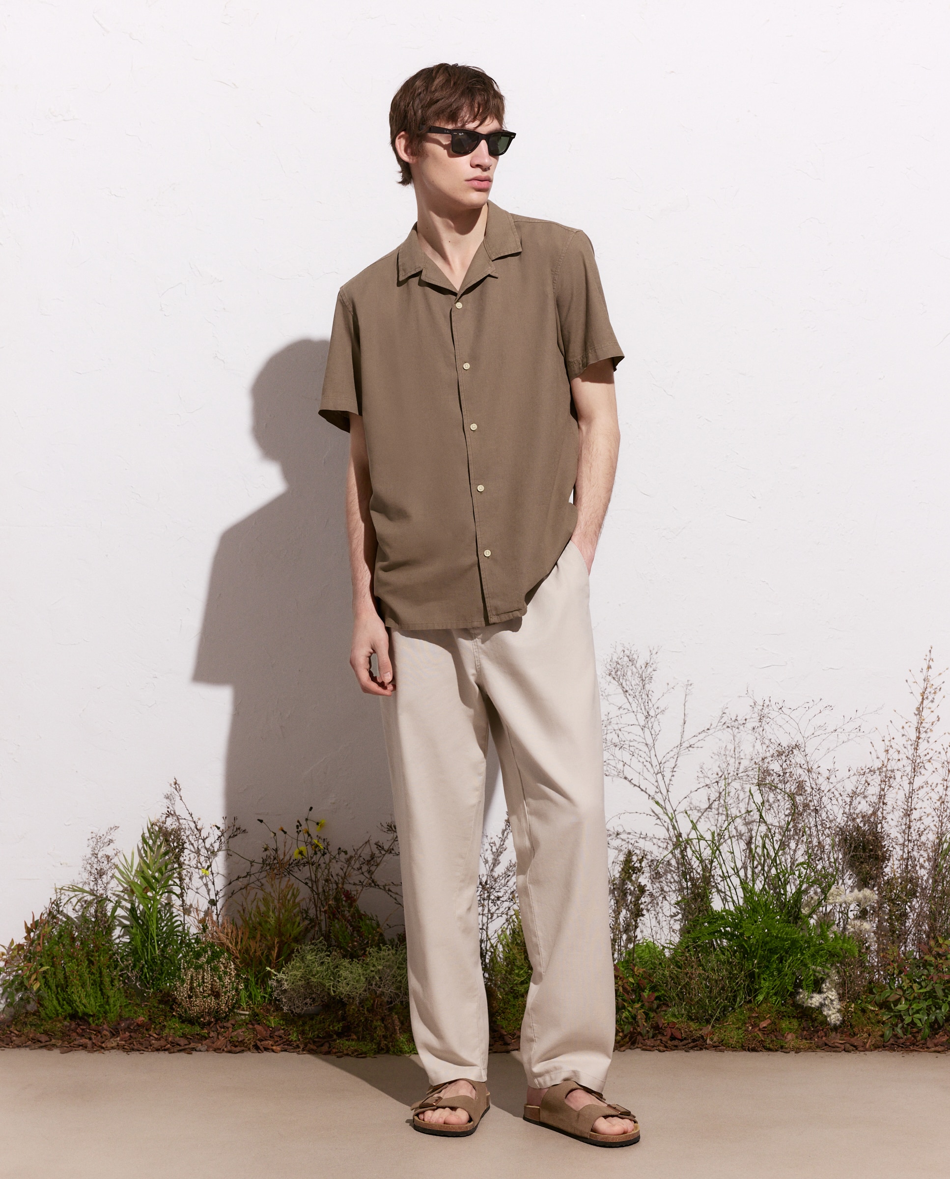 Camisa de Linho com Manga Curta Taupe-2
