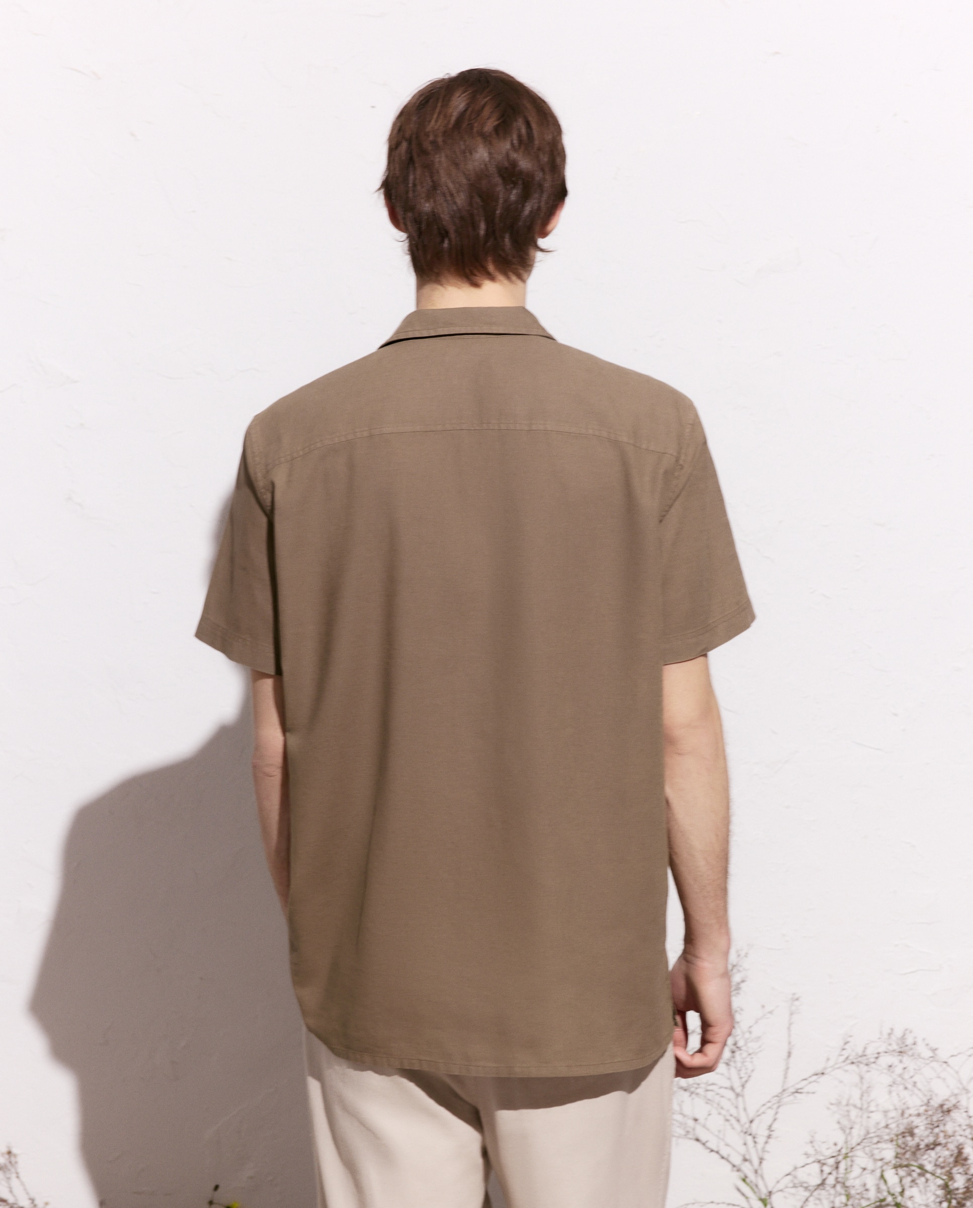 Camisa de Linho com Manga Curta Taupe-3