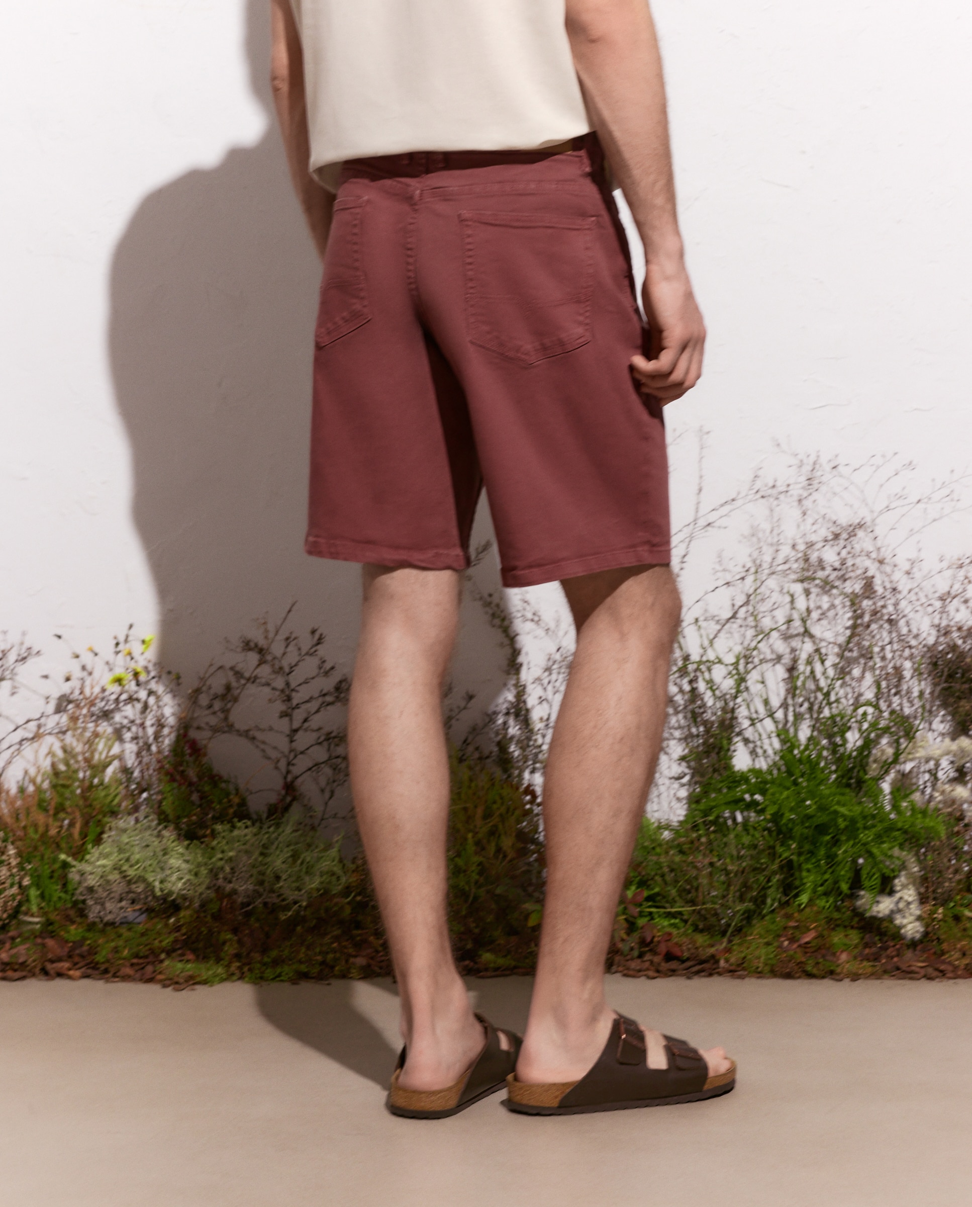Bermudas em Tecido de Algodão Slub com Elastano Bordeaux-3