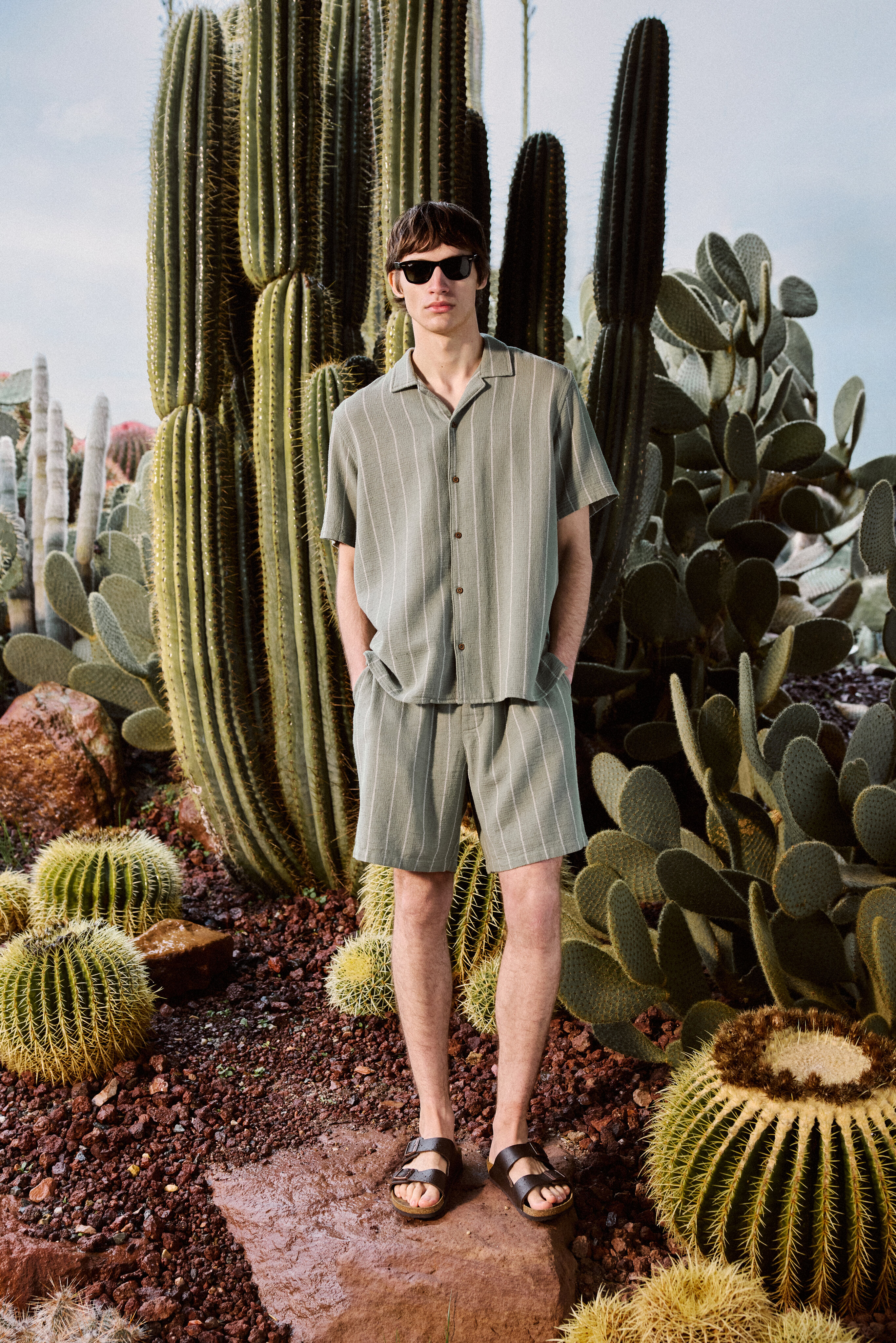 Imagem 0 de Bermudas com Elástico na Cintura.