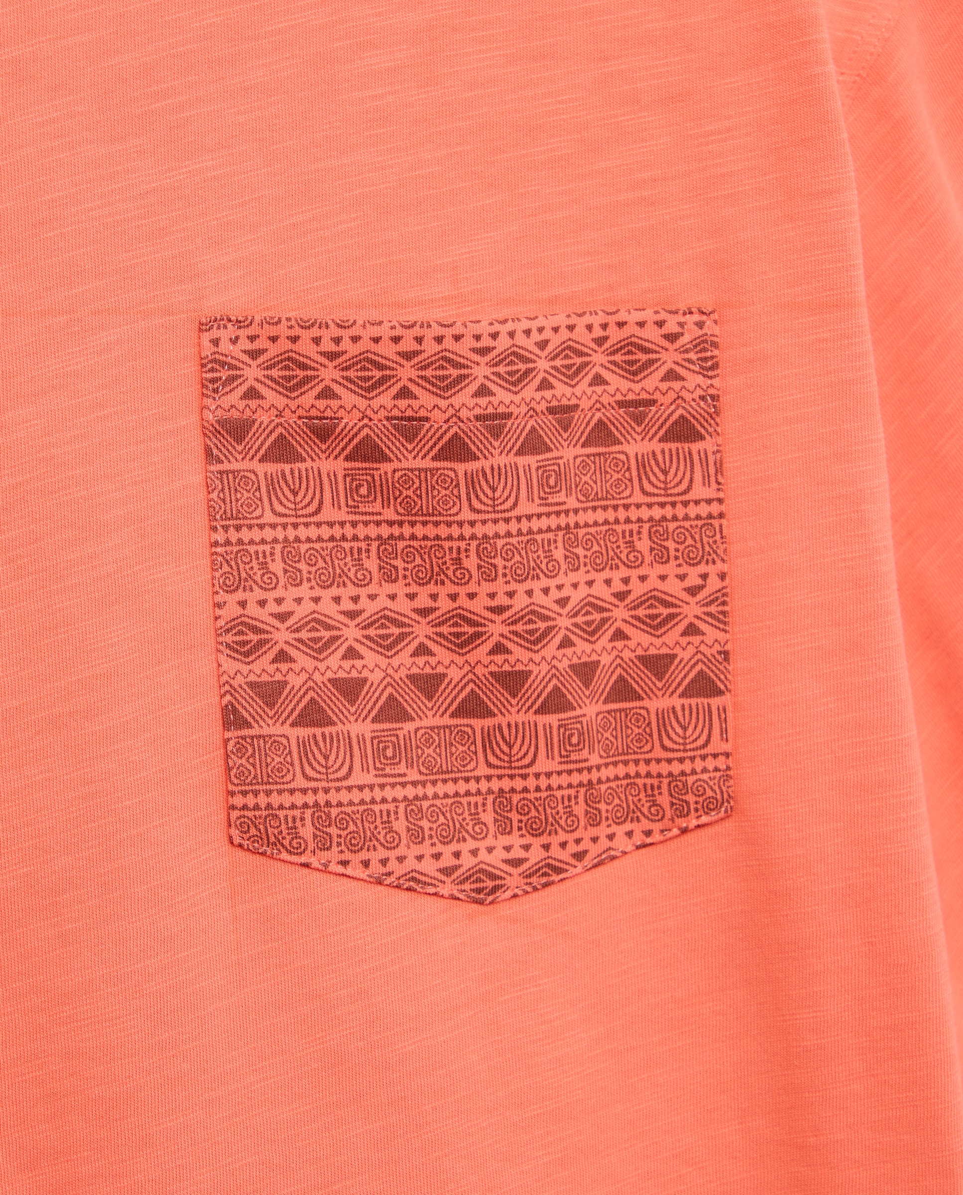 T-shirt de Manga Curta com Bolso e Estampado Geométrico 600 Vermelho-5