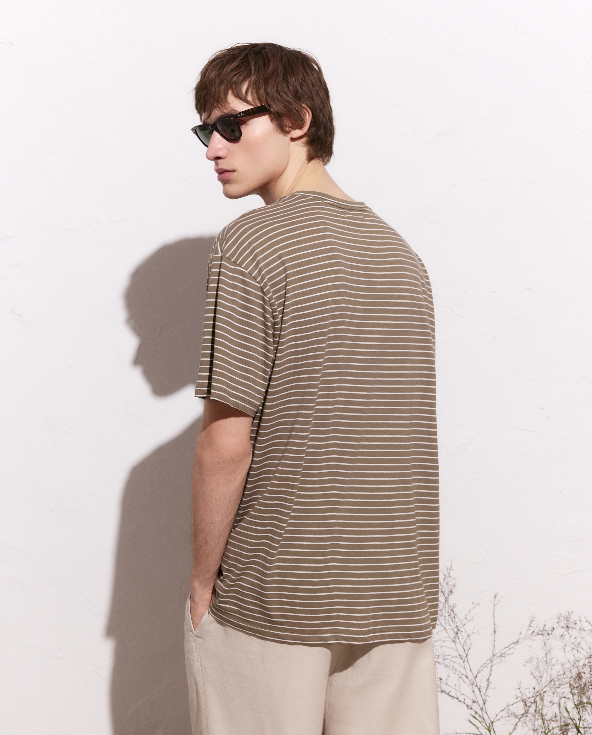 T-shirt Rústica de Linho às Riscas Taupe-3