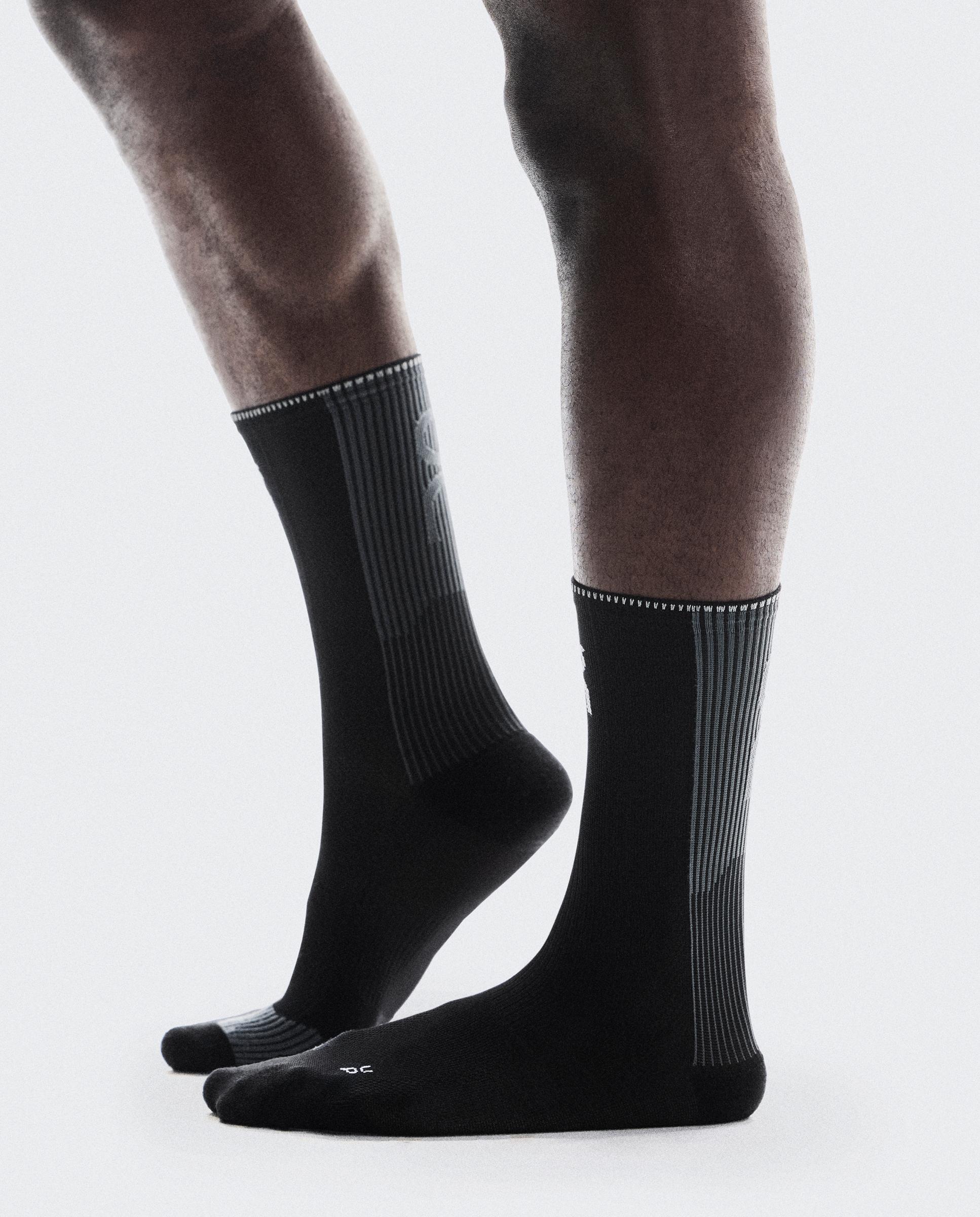 Calcetines Unisex Performance Run Sock High ON - Negros Negros-1