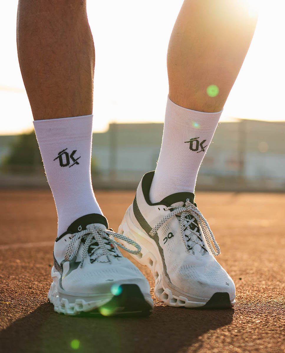 Imagen 5 de Calcetines Running Unisex Alto Biomecanico unisex Run Podoks - Blanco / Negro Blanco / Negro