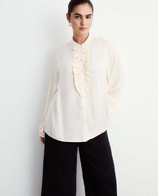 Imagen 0 de Blusa con detalle volantes de mujer