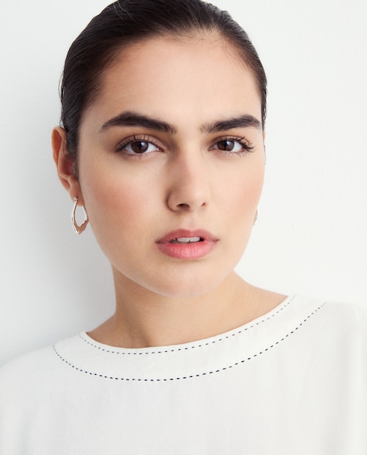 Imagen 0 de Blusa con detalle de pespuntes de mujer