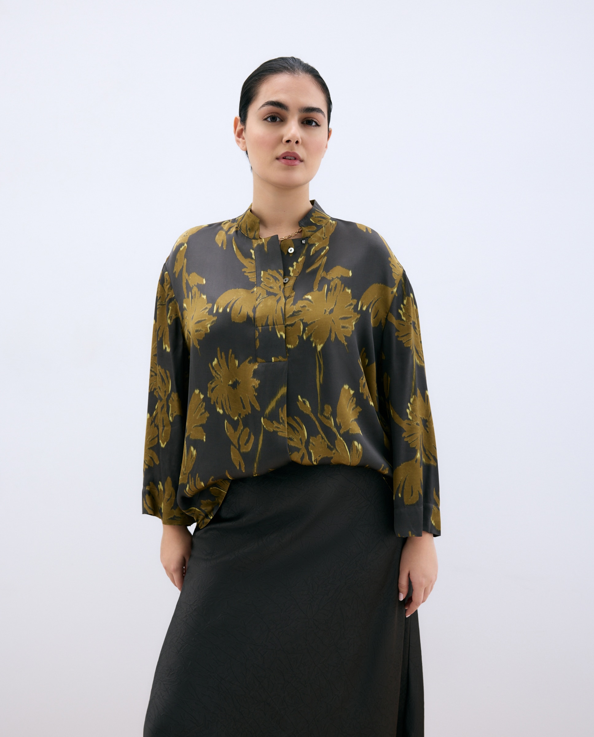 Blusa com Estampado Floral e Gola à Padre Verde-2