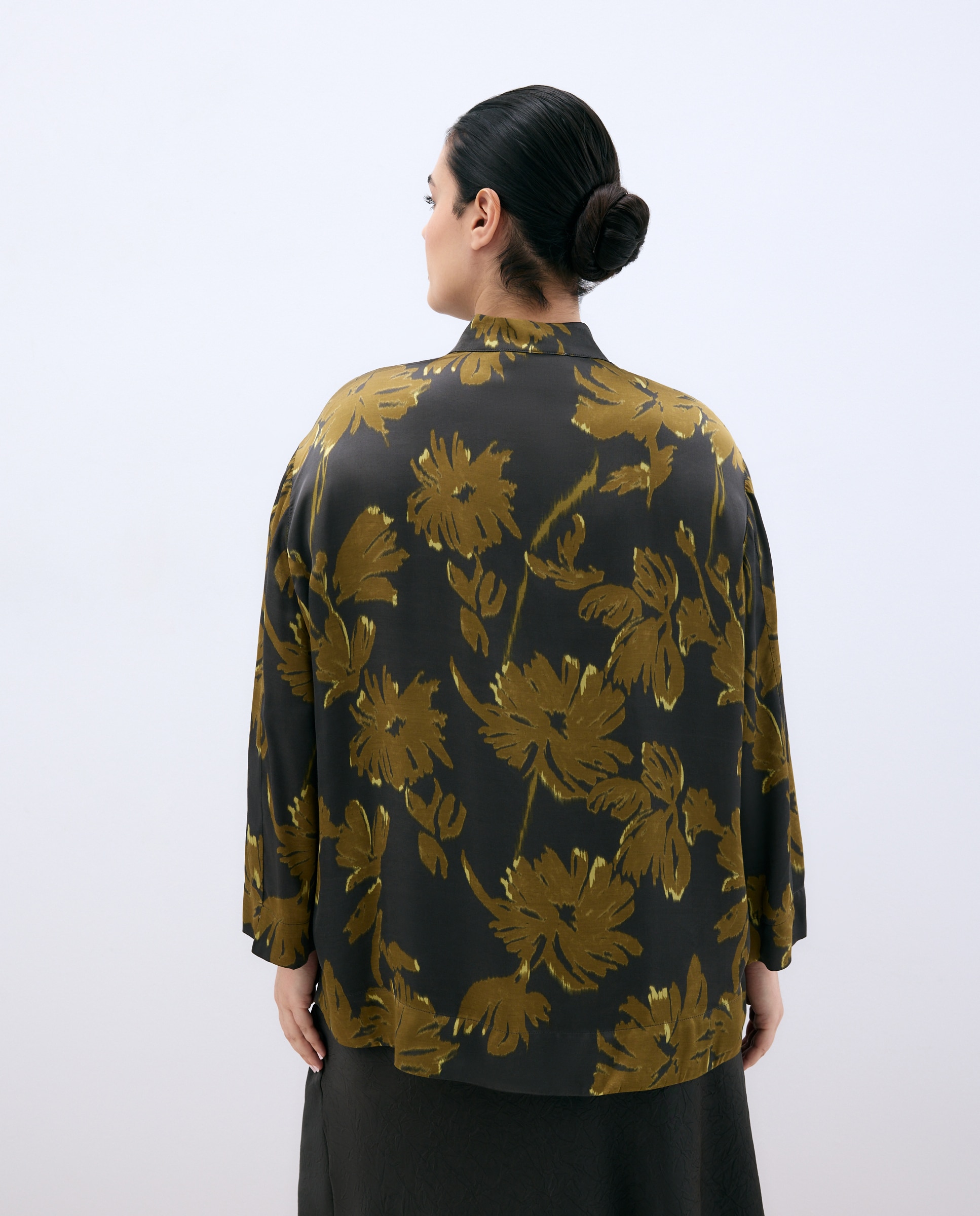 Blusa com Estampado Floral e Gola à Padre Verde-3