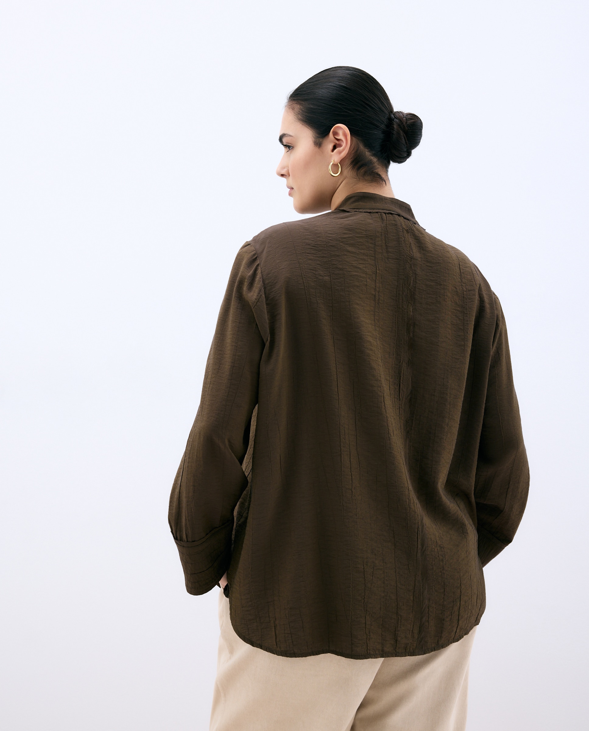 Blusa com Manga Comprida e Bordado no Peito Verde-3