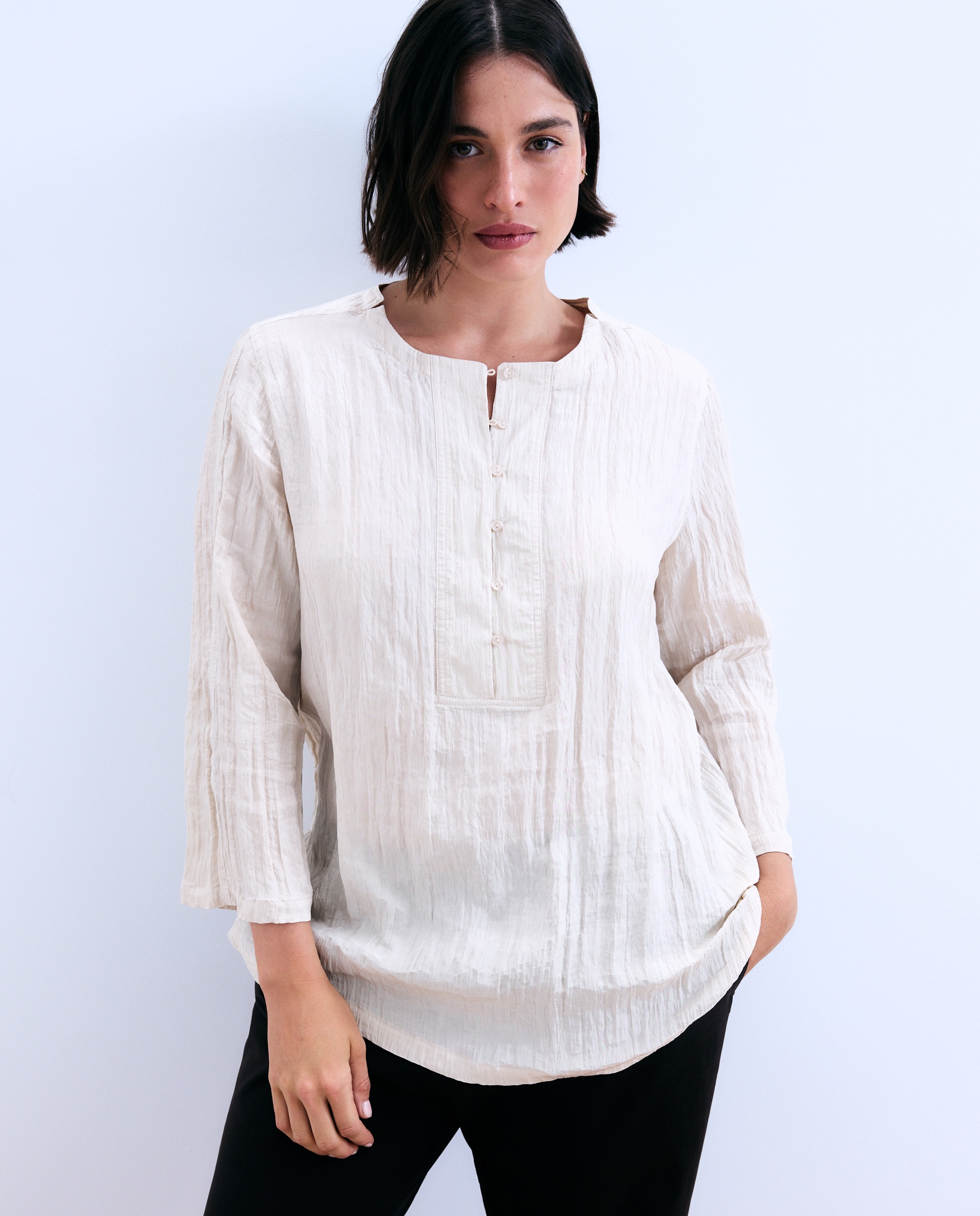 Imagem 0 de Blusa com Manga Comprida e Peitilho com Textura