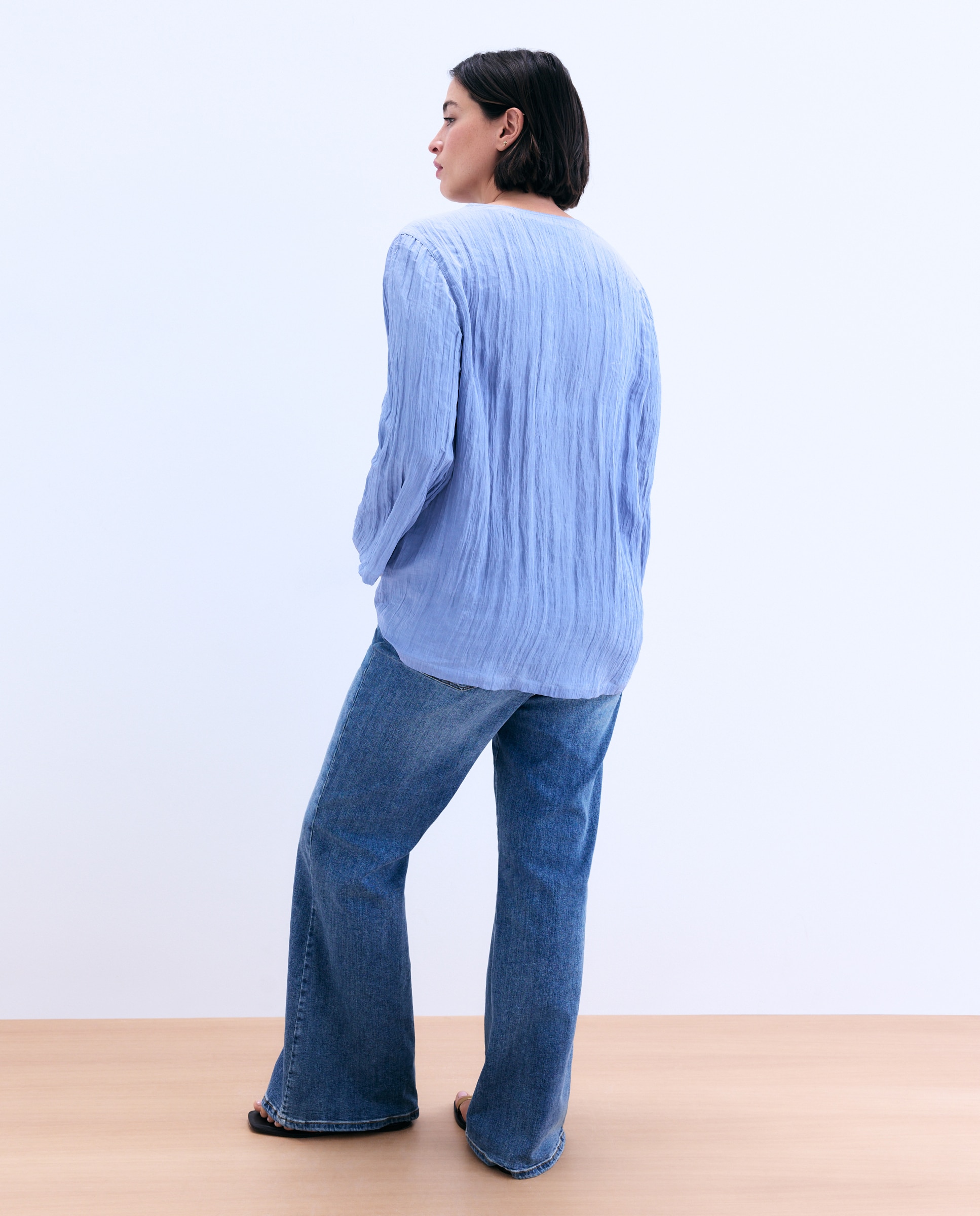 Blusa com Manga Comprida e Peitilho com Textura 410 Azul Claro-3