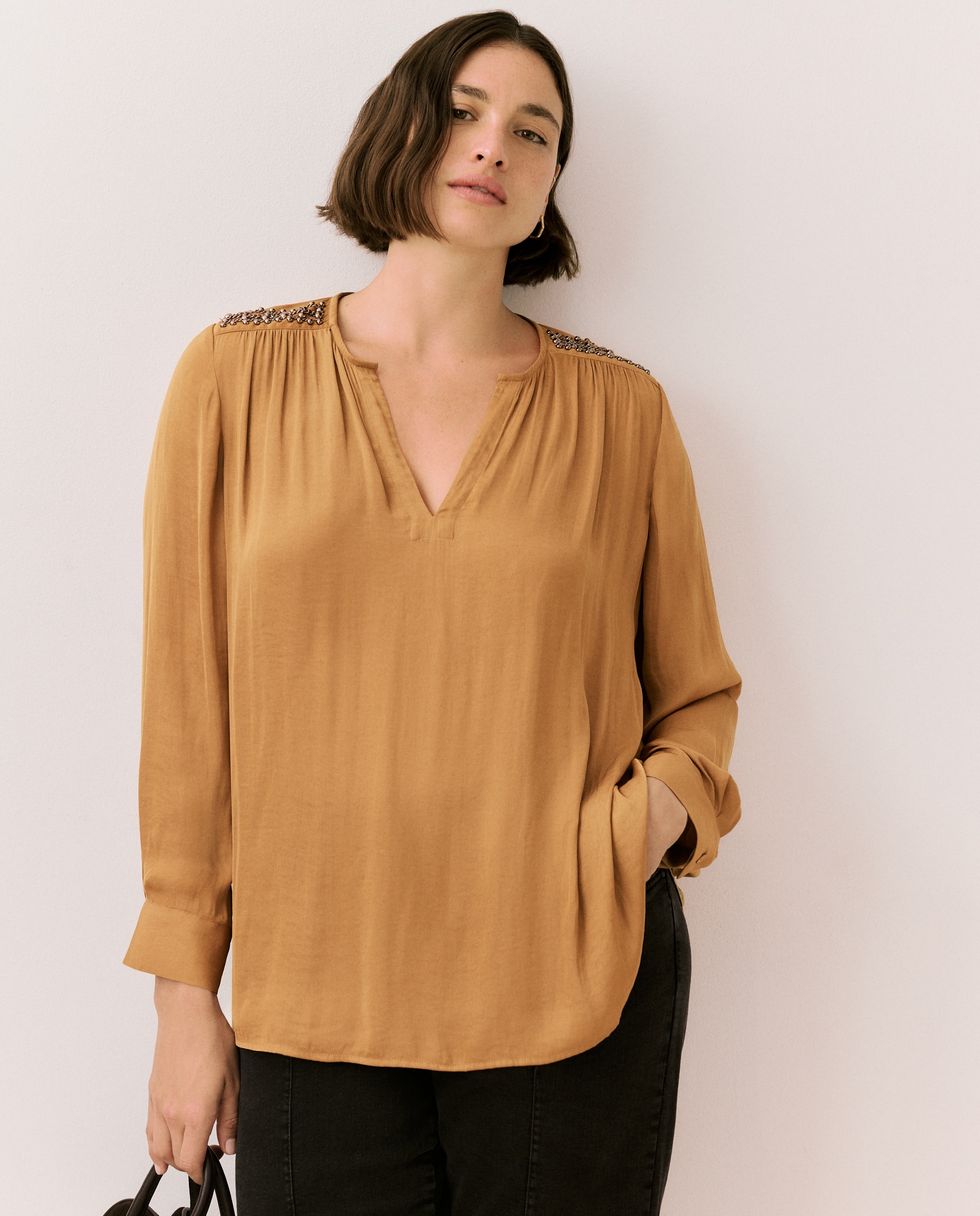 Blusa manga larga satinada de mujer con detalle - Couchel - 370 Ocre 370 Ocre-3