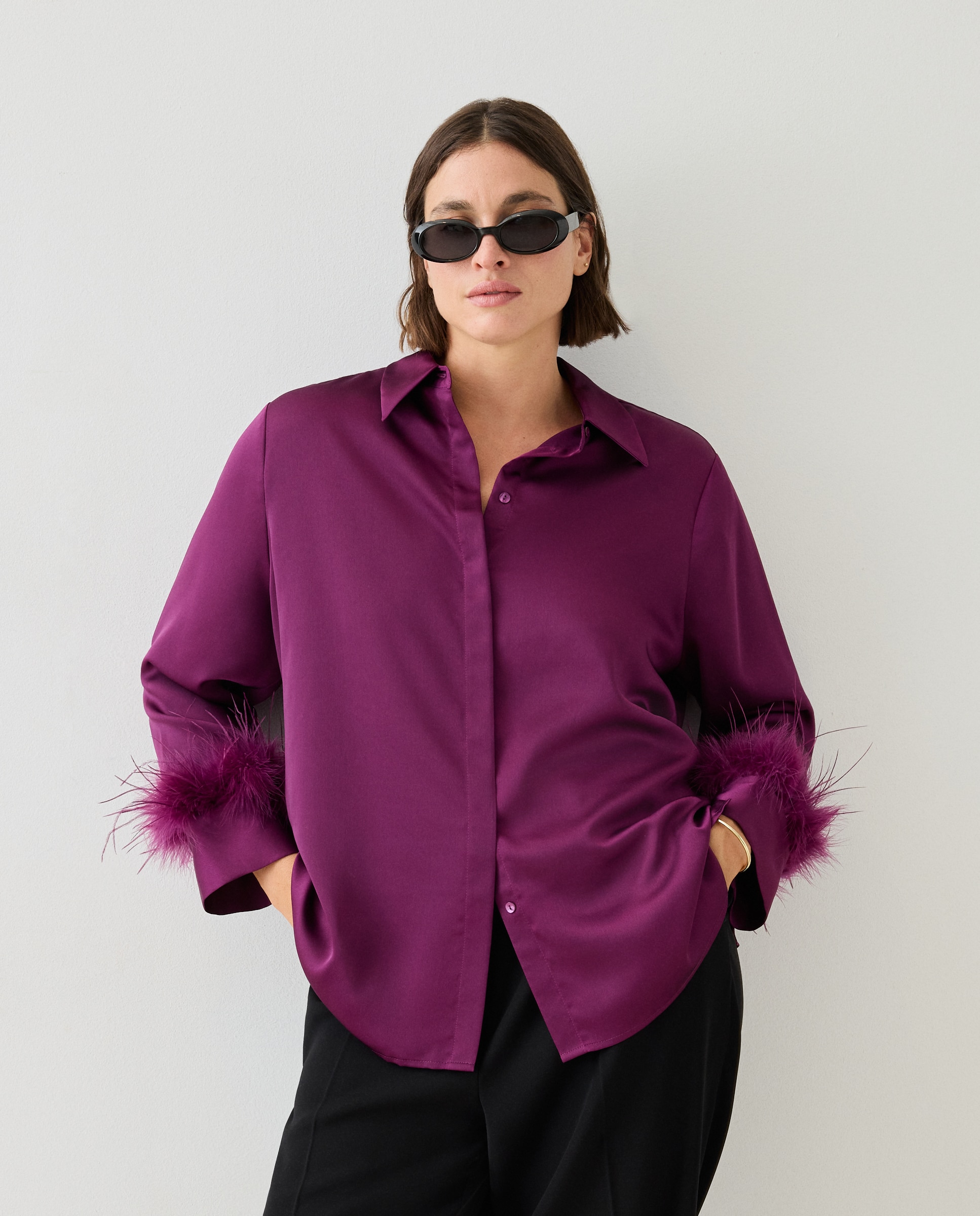 Blusa camisera de mujer con detalle de plumas - Couchel - Buganvilla Buganvilla-1