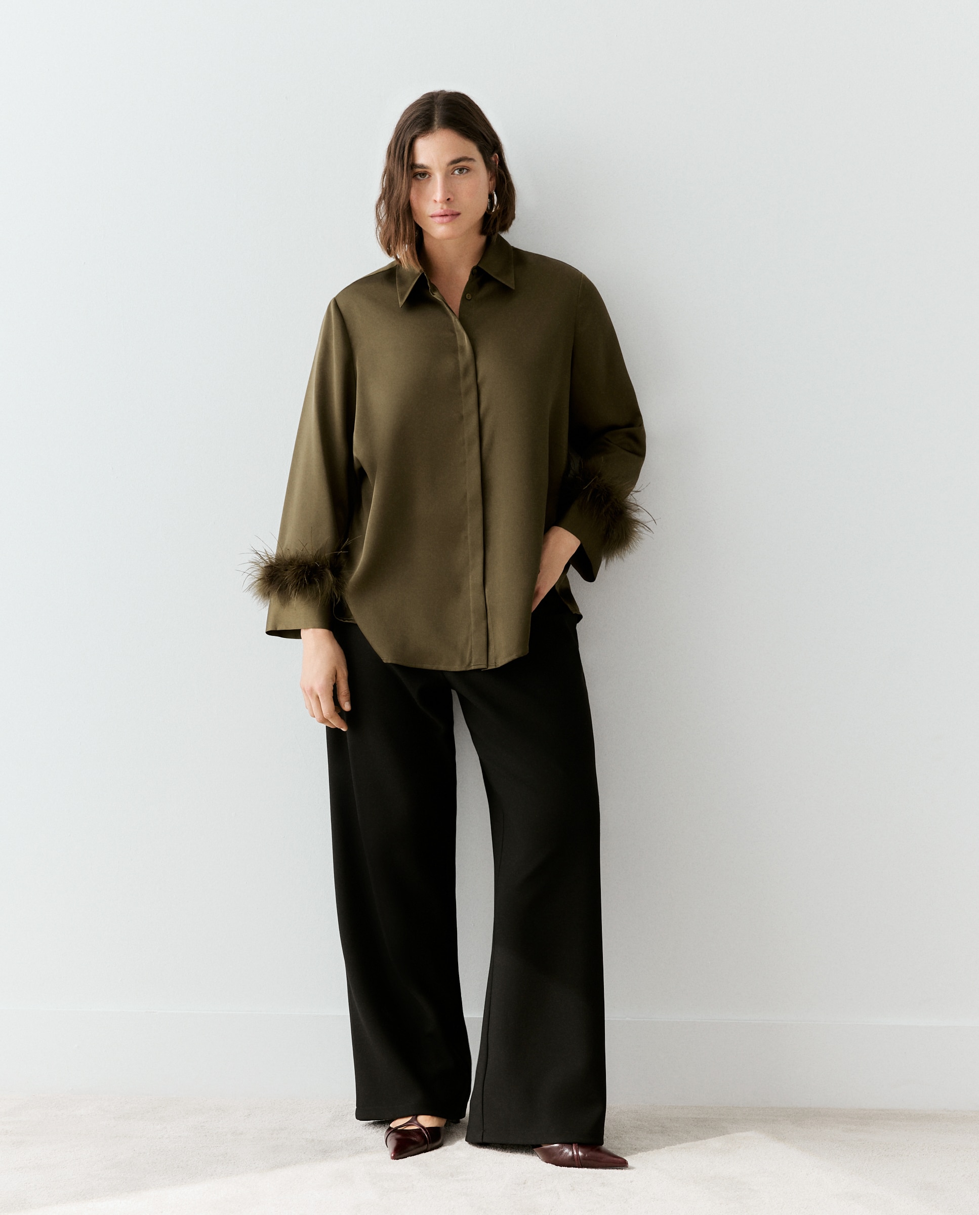 Blusa Tipo Camiseiro com Detalhe de Plumas Verde-2