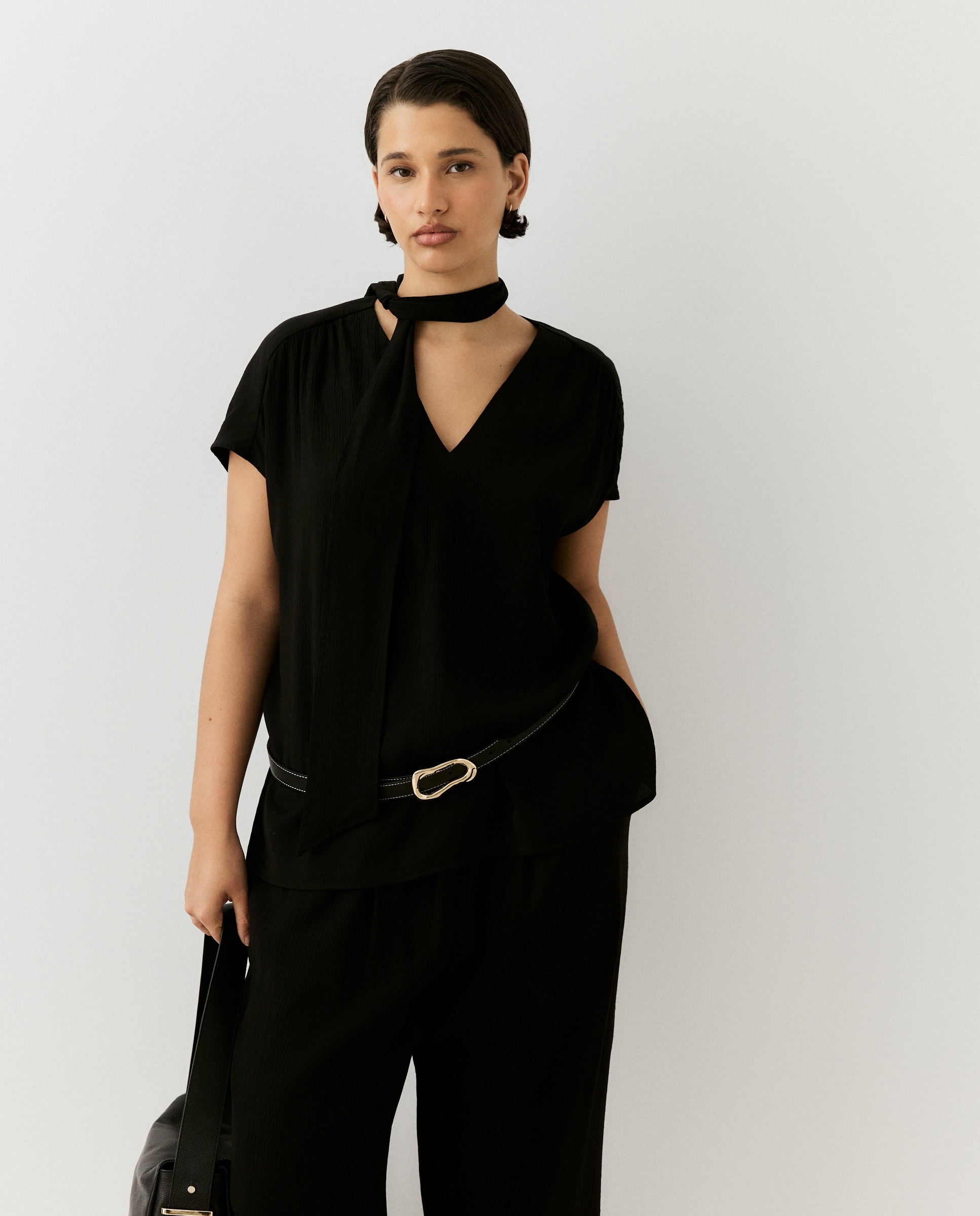 Top manga corta de mujer con detalle de lazada - Couchel - Negro Negro-1