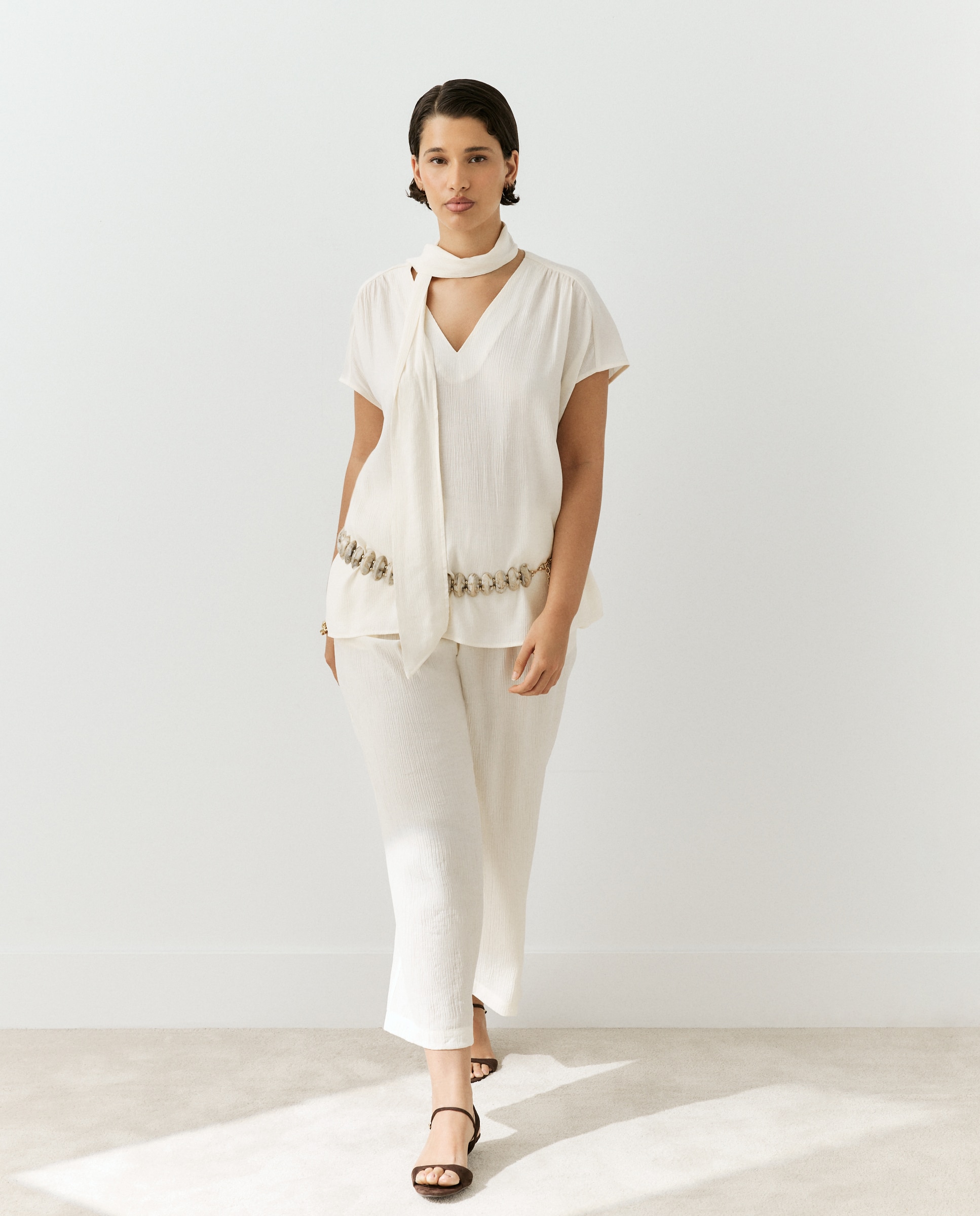 Top manga corta de mujer con detalle de lazada - Couchel - Blanco roto Blanco roto-2