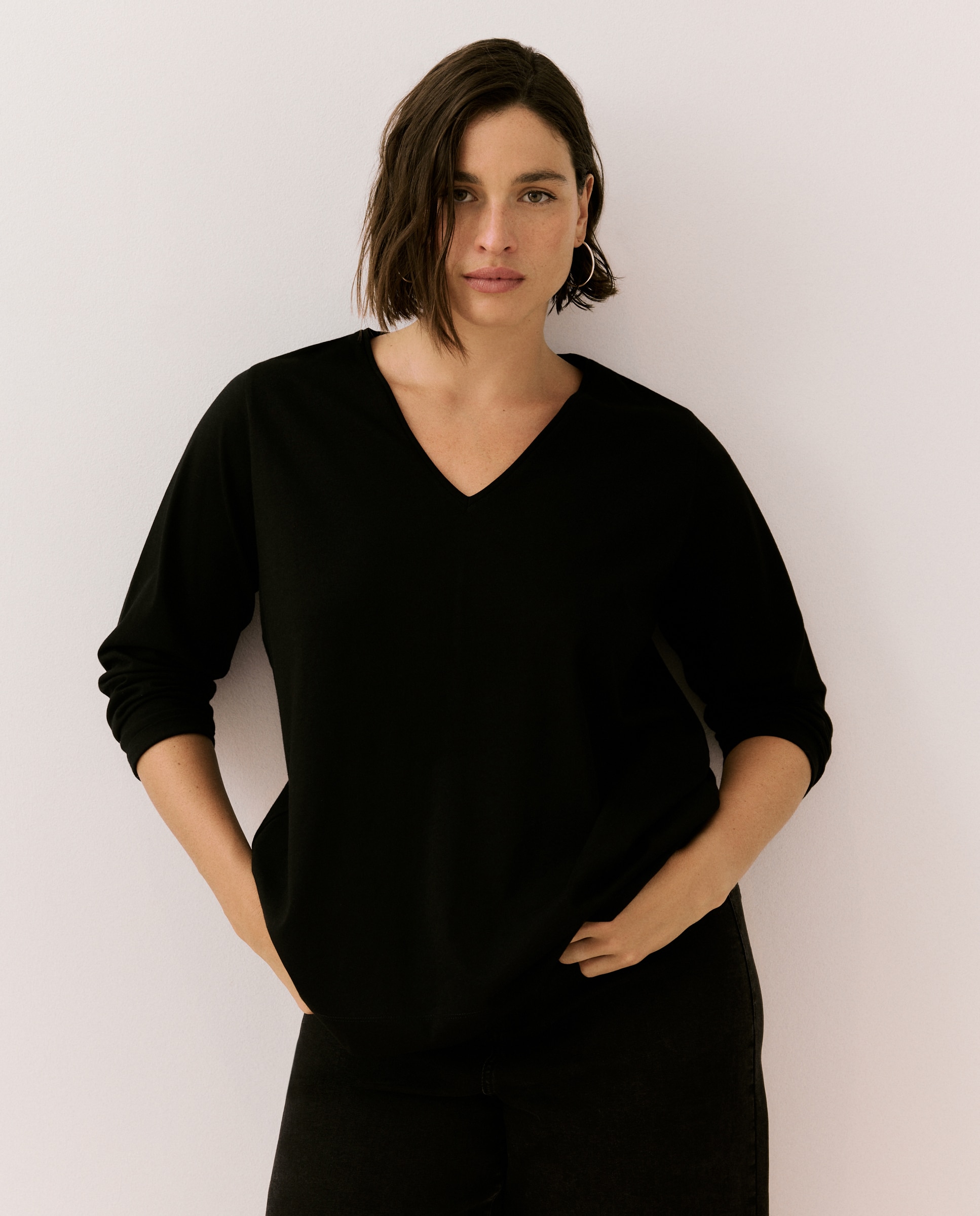 Camiseta de mujer de manga larga con cuello pico - Couchel - Negro Negro-1