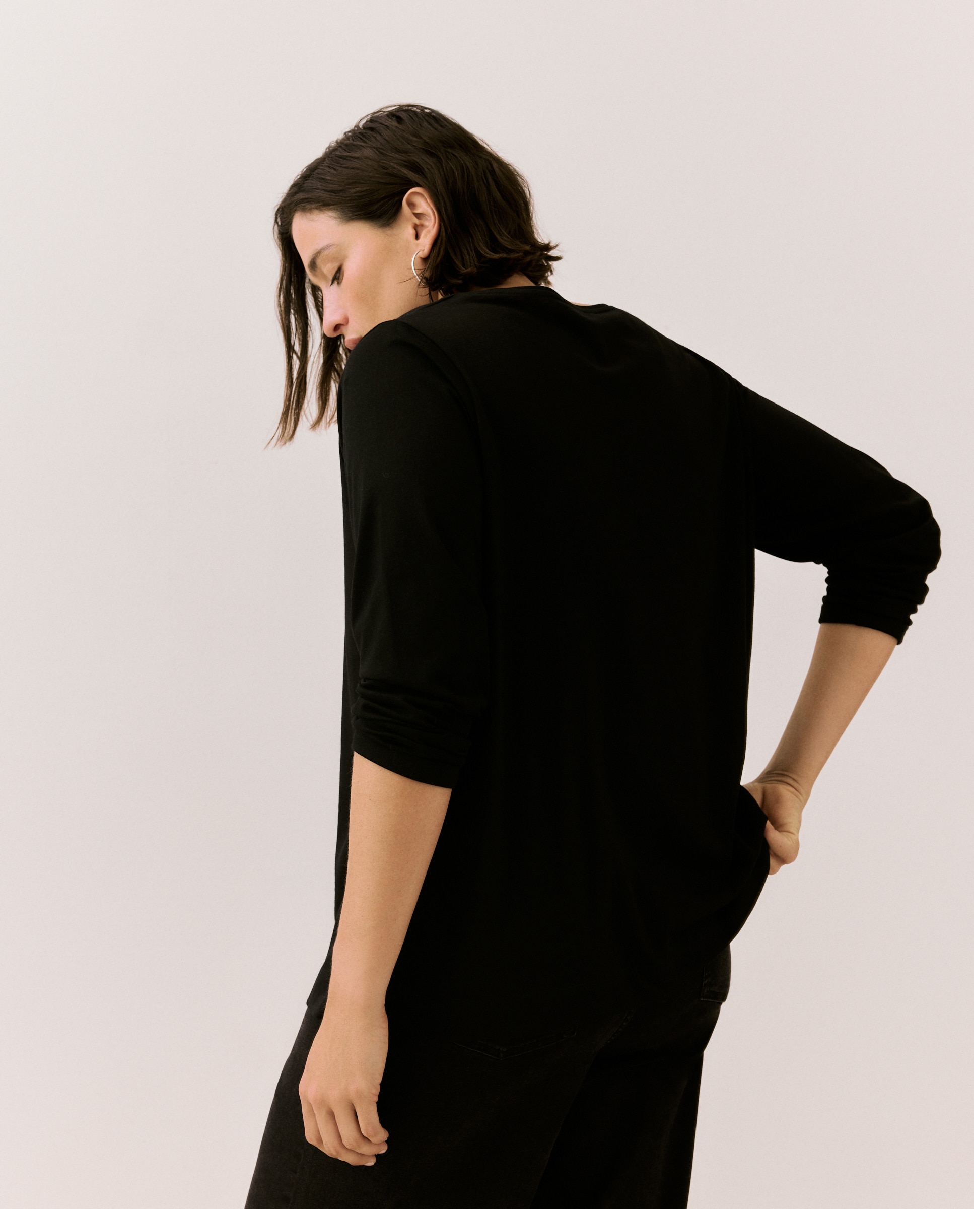 Camiseta de mujer de manga larga con cuello pico - Couchel - Negro Negro-3