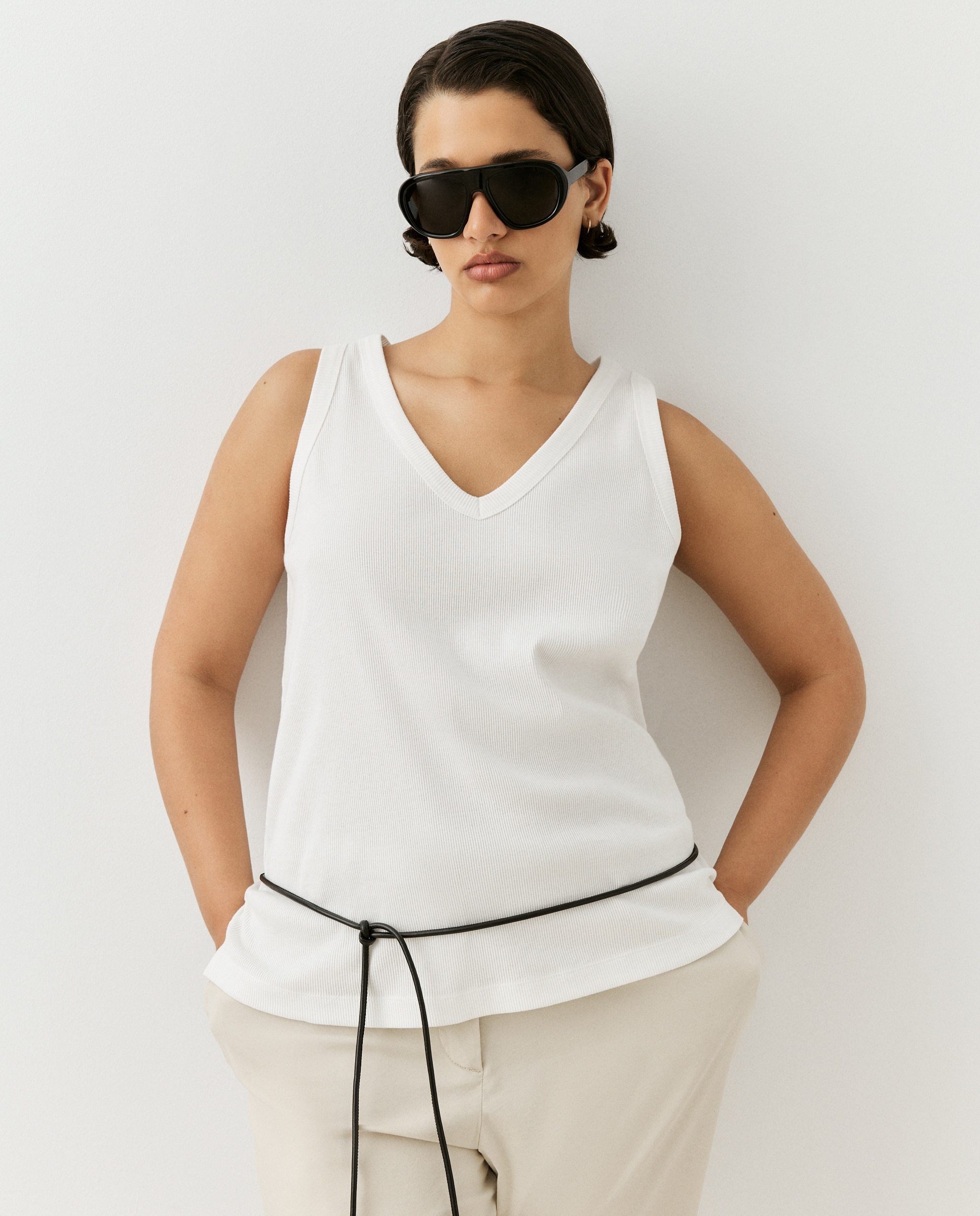 Camiseta sin mangas de mujer con cuello pico - Couchel - Blanco Blanco-1