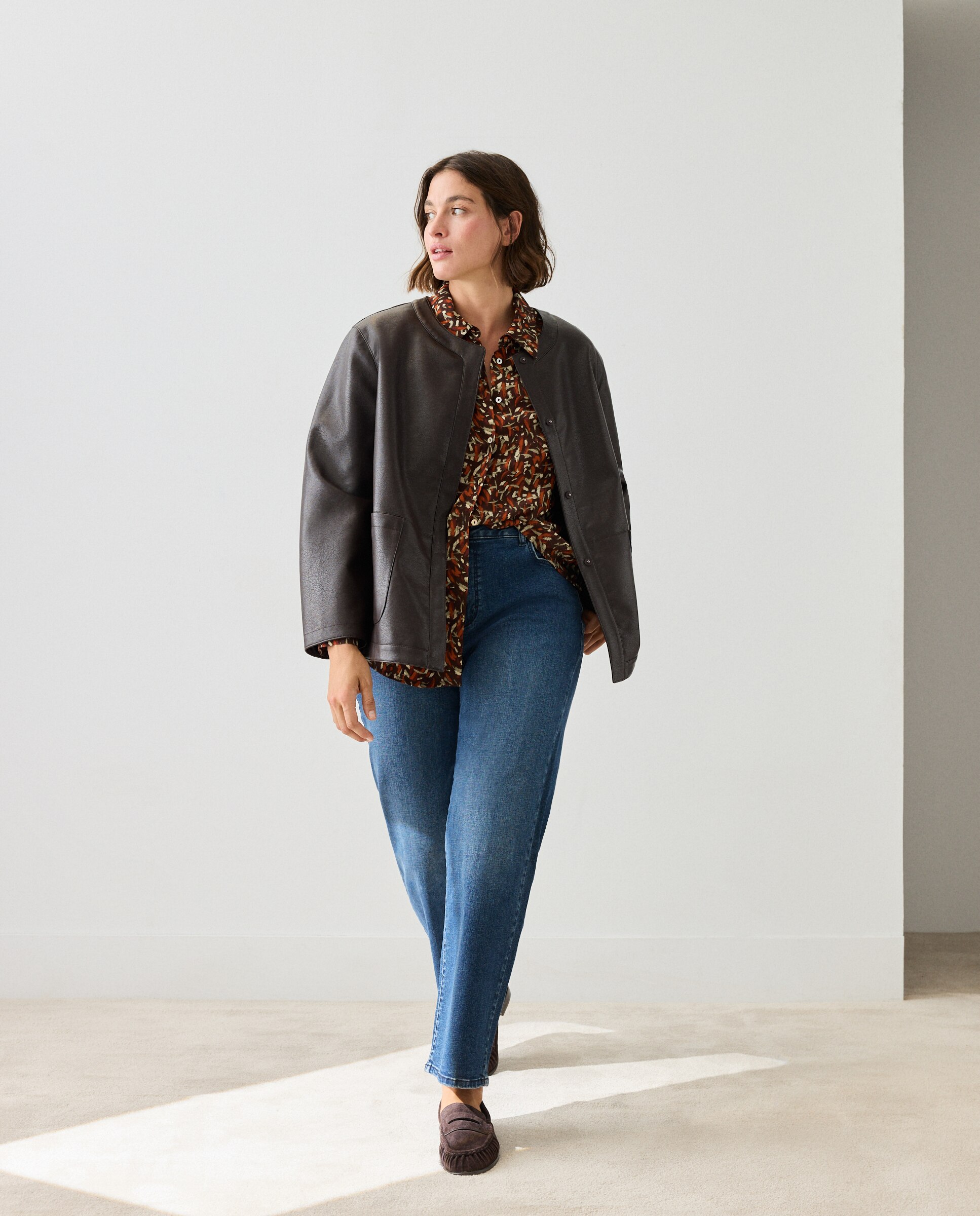 Imagen 0 de Chaqueta de mujer con efecto piel Marrón