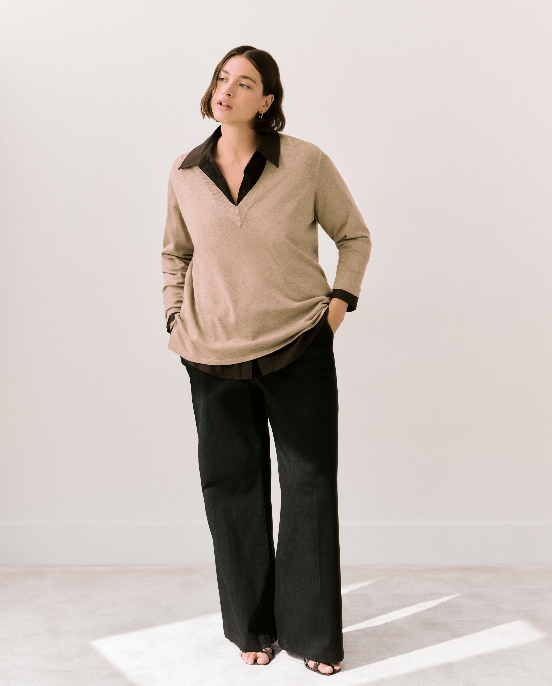 Camisola de malha básica de mulher com decote em bico Bege-1