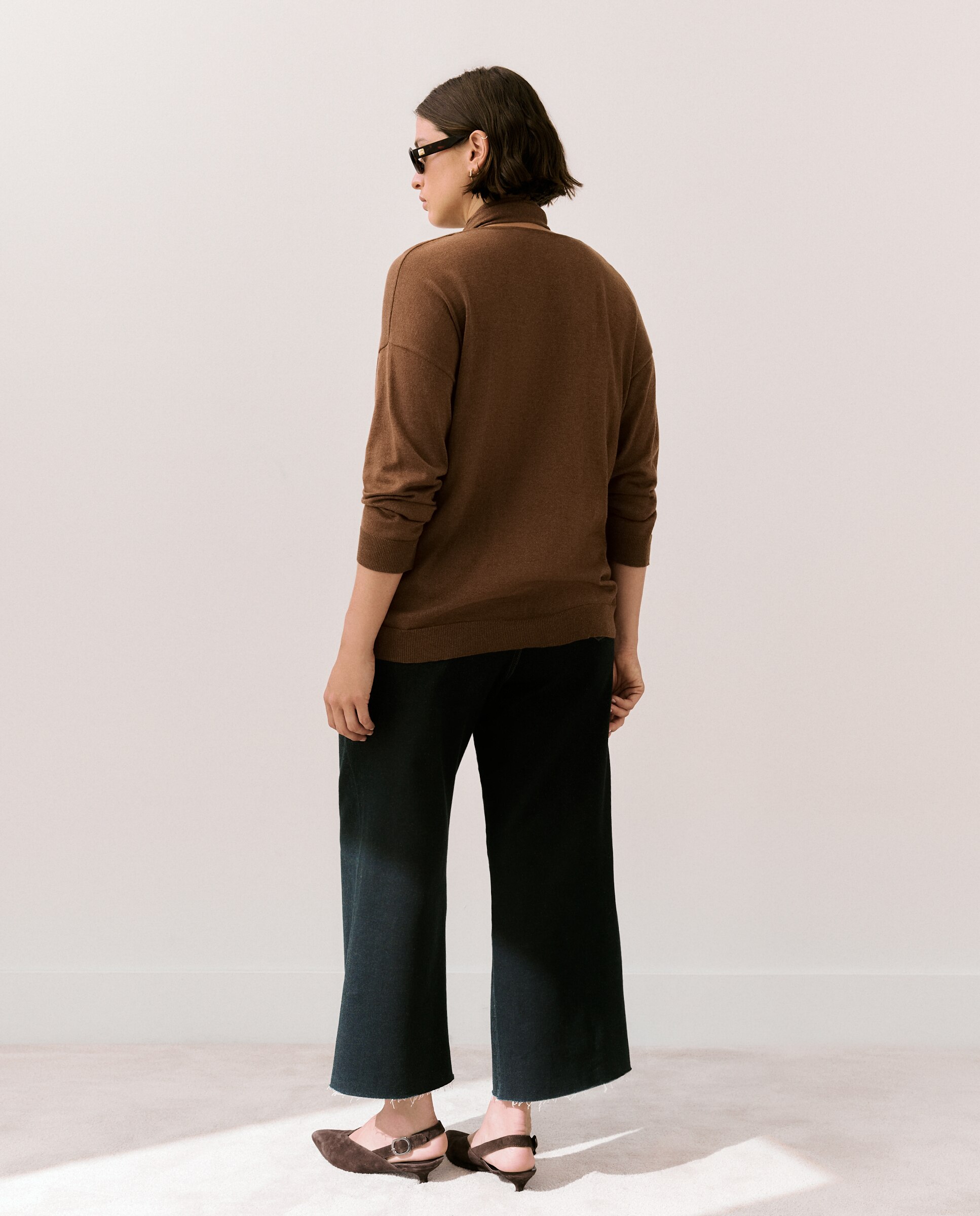 Camisola de Malha com Decote em Bico e Laço Castanho-4