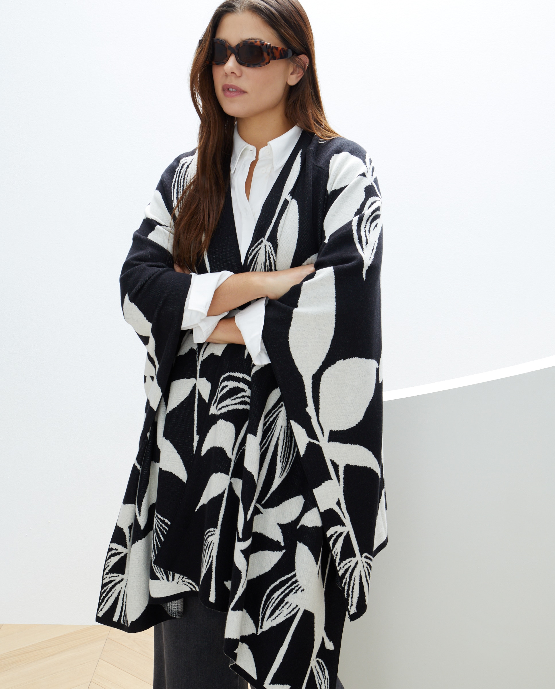 Cardigan Tipo Poncho Preto-2