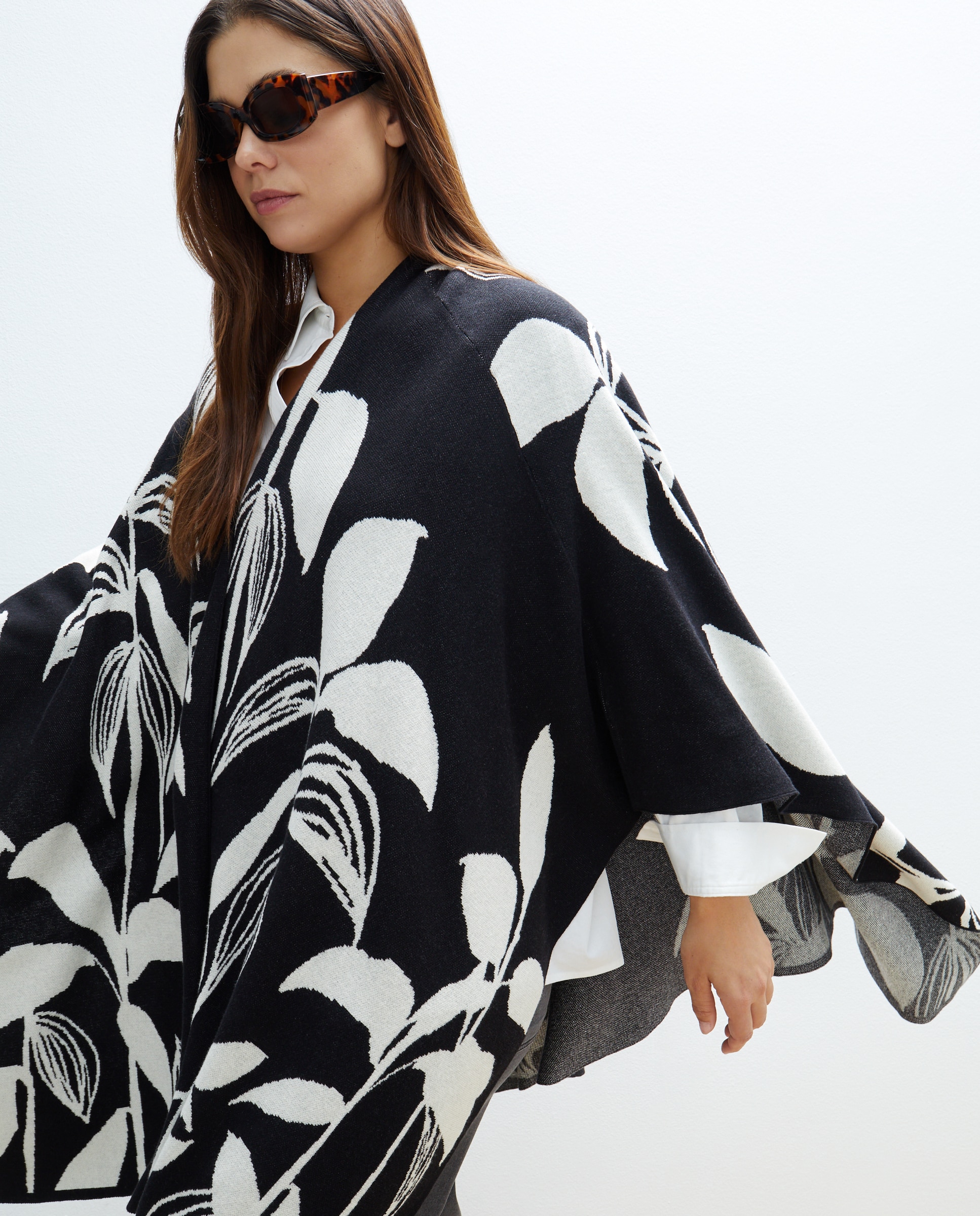 Cardigan Tipo Poncho Preto-3