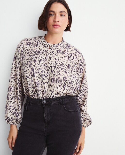 Imagen 0 de Blusa de mujer estampada de cuello mao