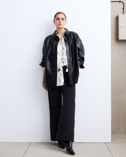 Imagen 0 de Camisa satinada estampada de mujer