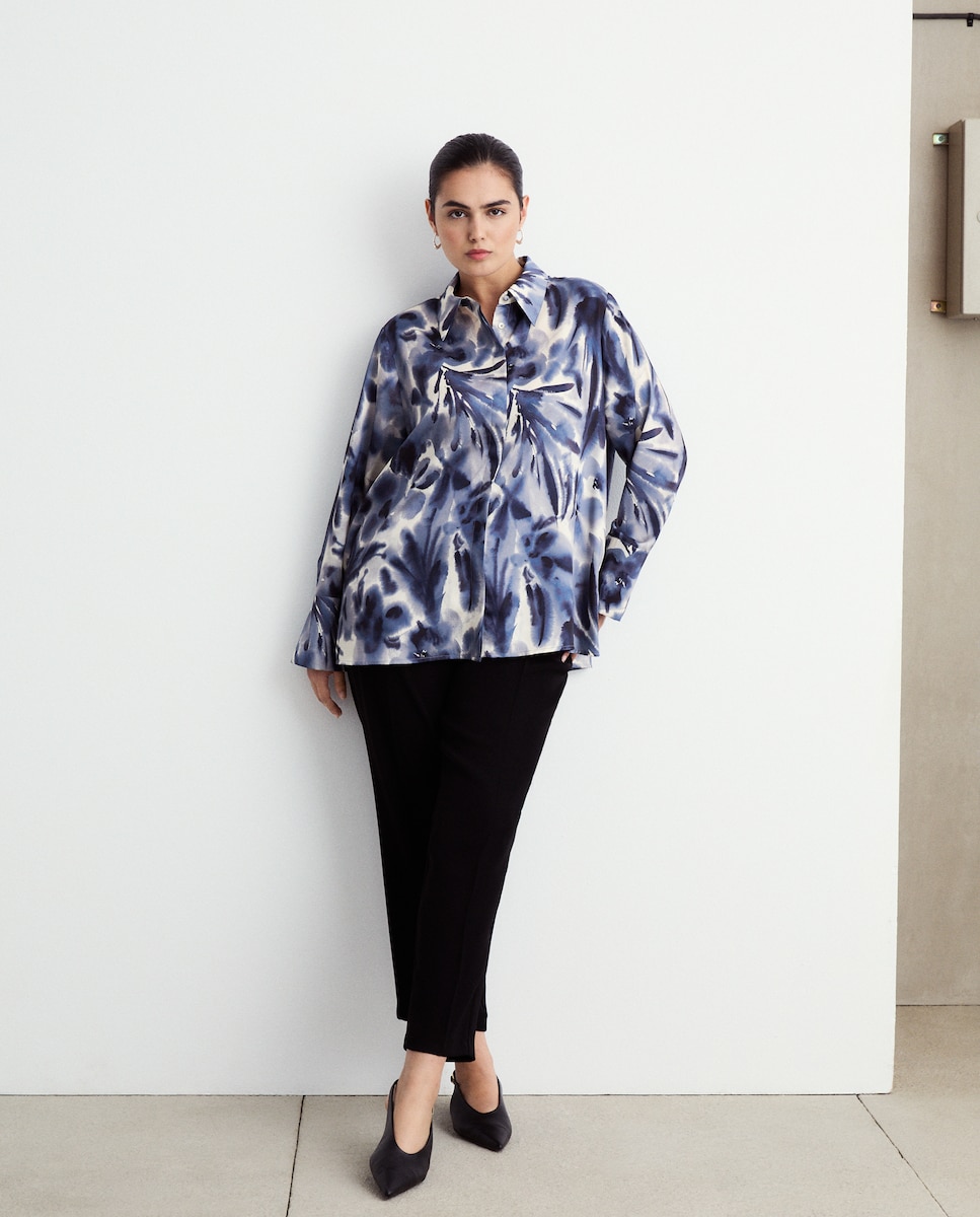 Blusa Acetinada com Estampado Floral Azul-2