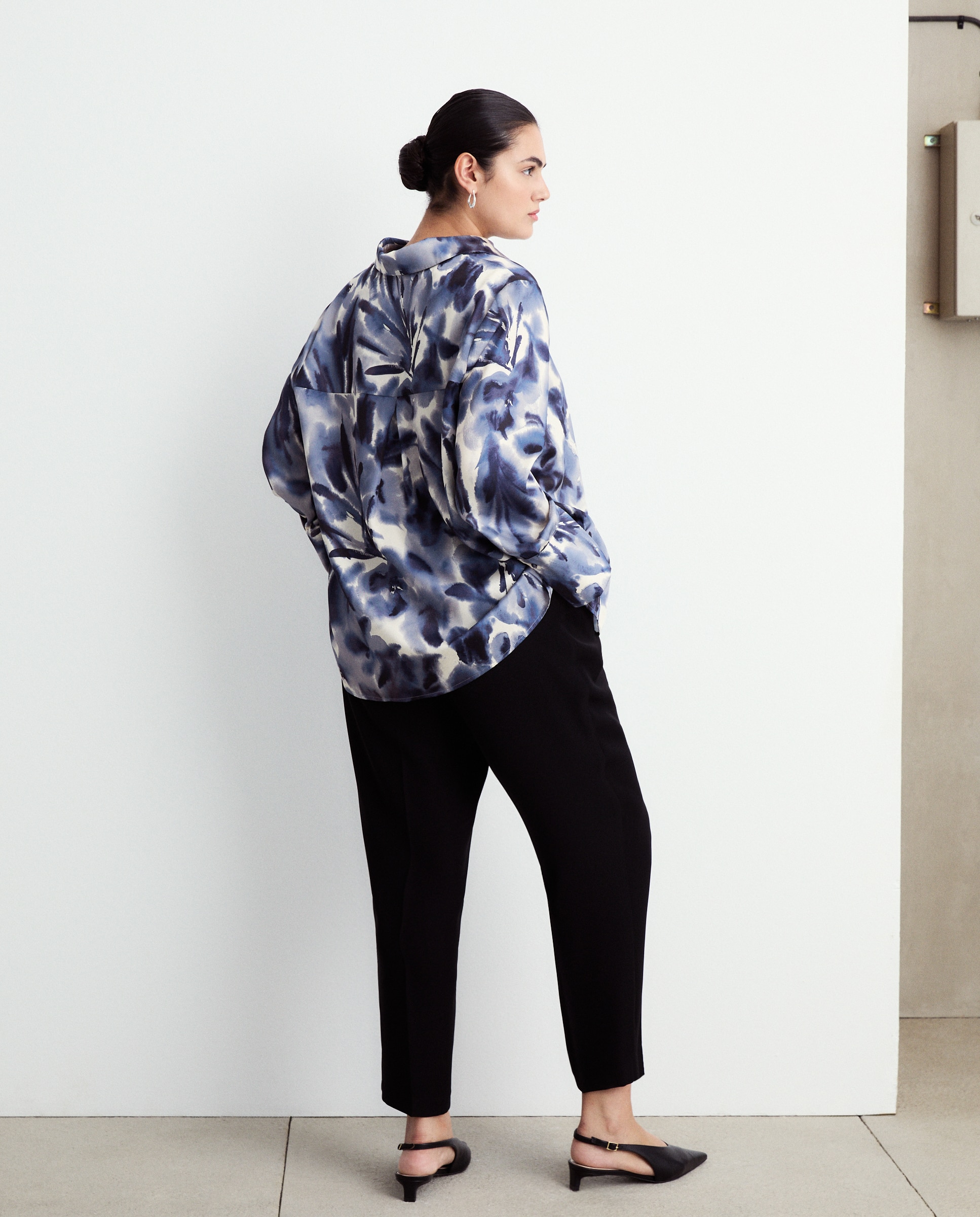 Blusa Acetinada com Estampado Floral Azul-3