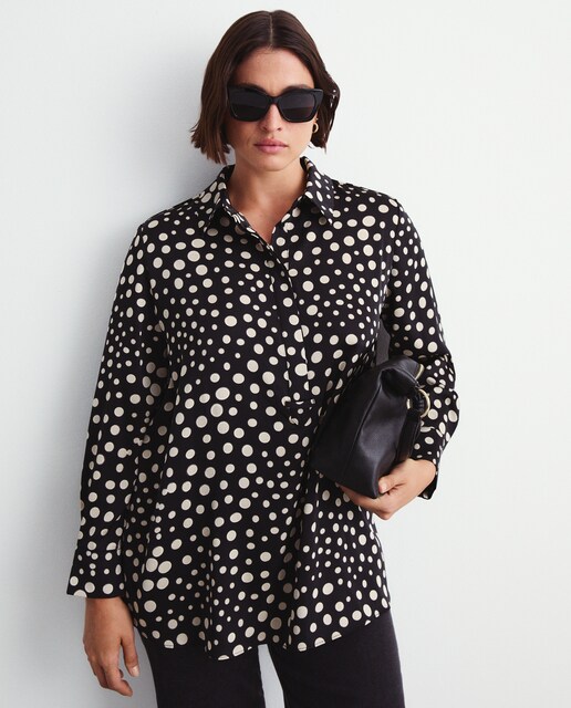 Imagen 0 de Blusa satinada estampada de mujer