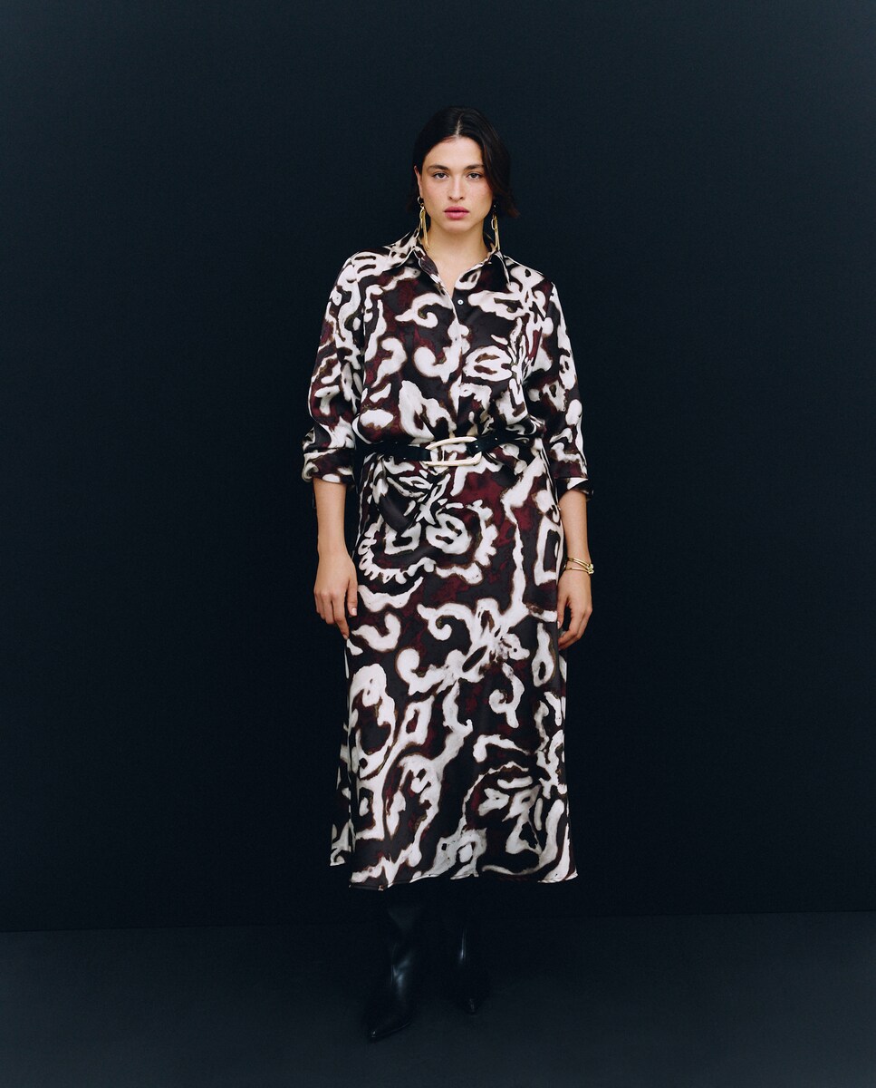 Camisa Acetinada Estampada Castanho-2