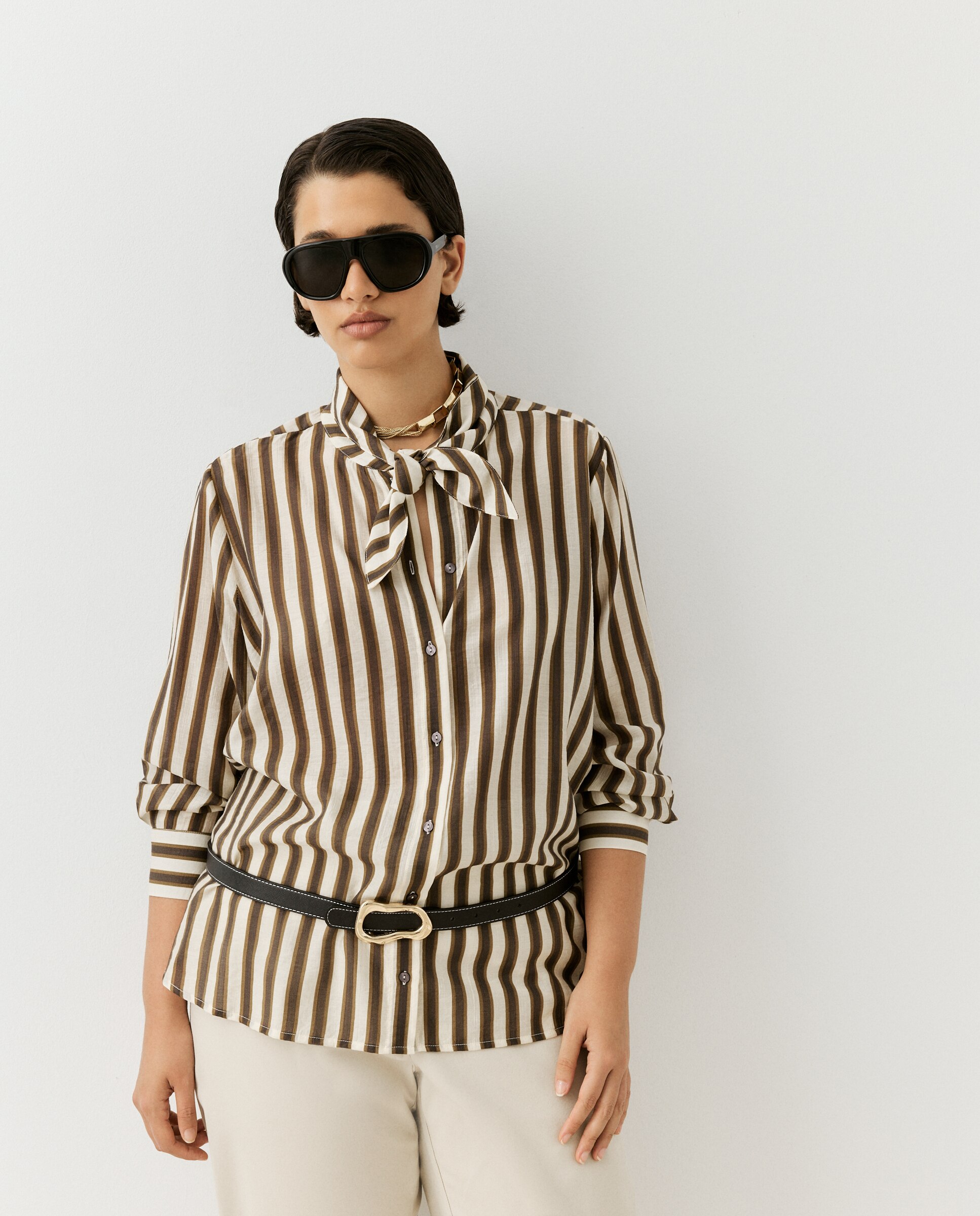 Blusa com Manga Comprida em Tencel com Detalhe de Laçada Verde-2