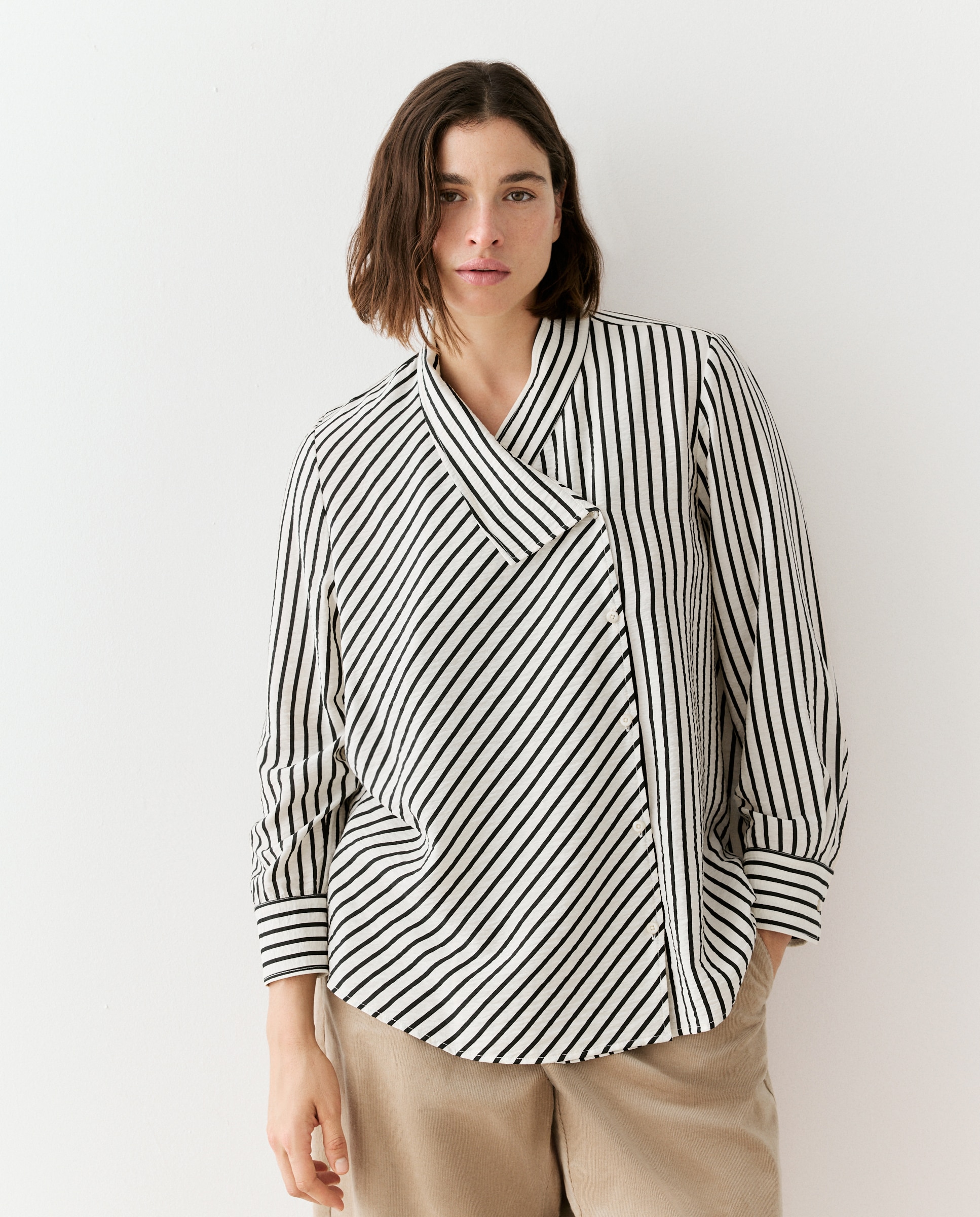 Imagen 1 de Blusa manga larga de mujer con cuello chimenea Blanco
