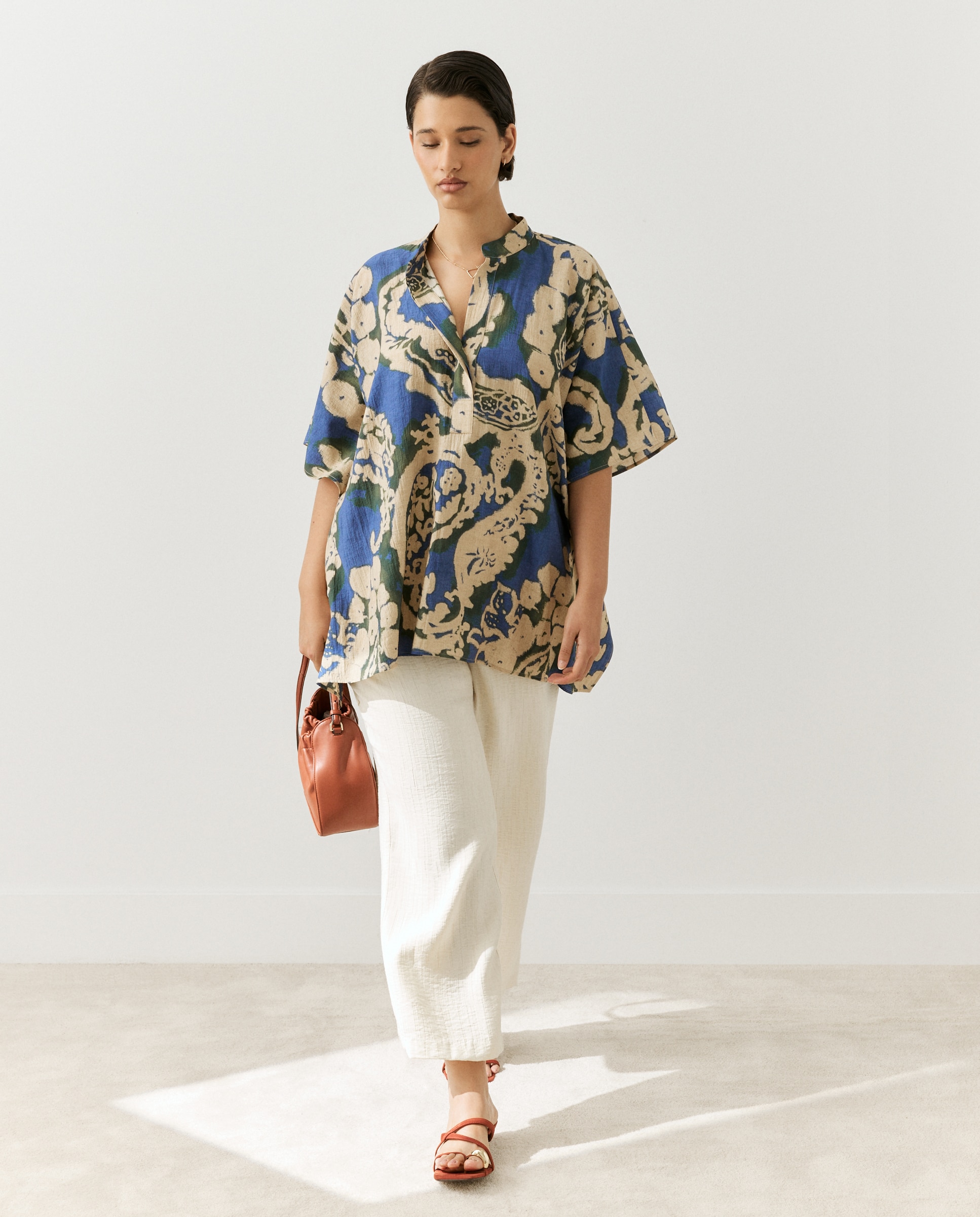 Blusa de mulher com gola à padre Azul-marinho-1