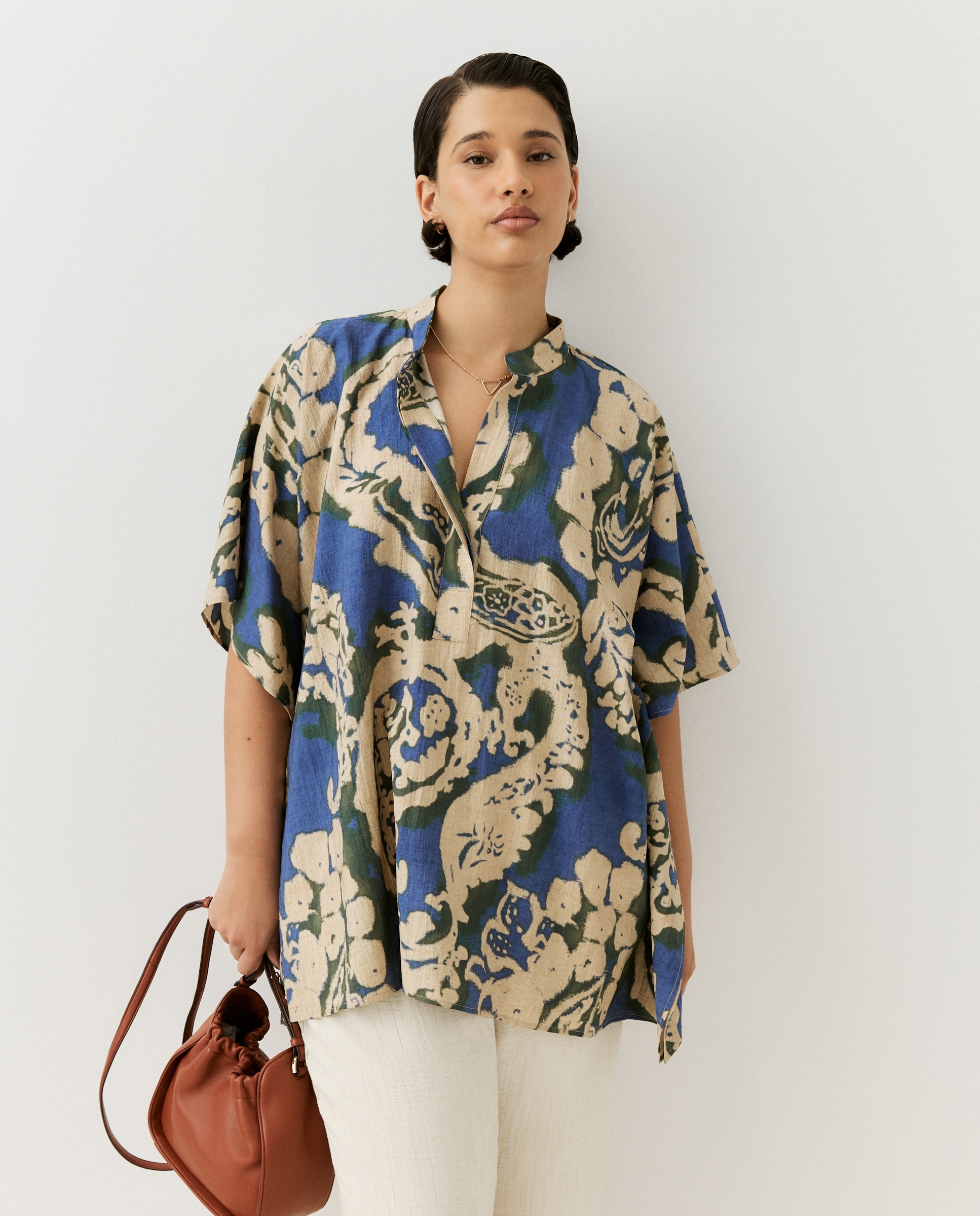 Blusa de mulher com gola à padre Azul-marinho-2