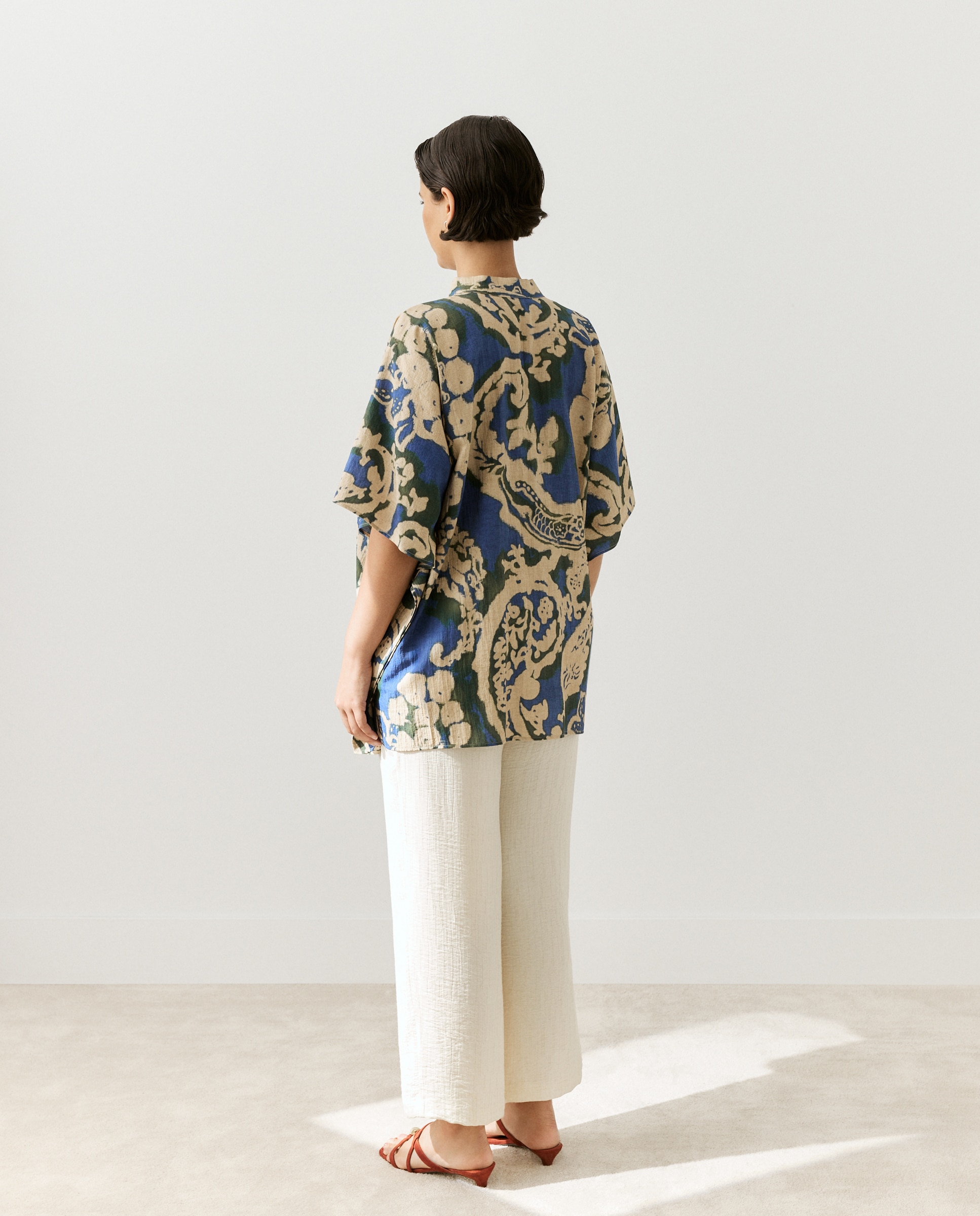 Blusa de mulher com gola à padre Azul-marinho-3