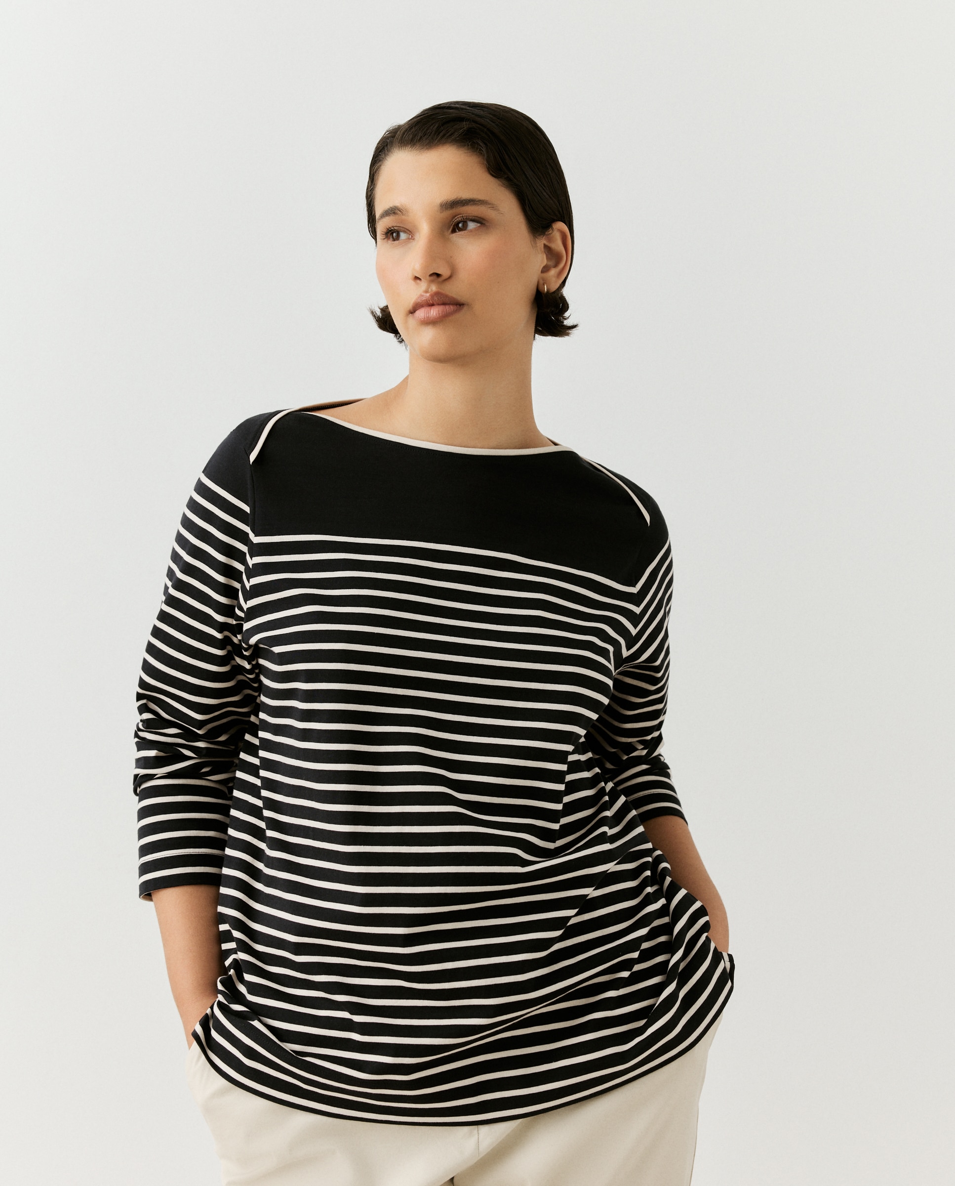 T-shirt com Decote à Barco e Riscas Branco-2