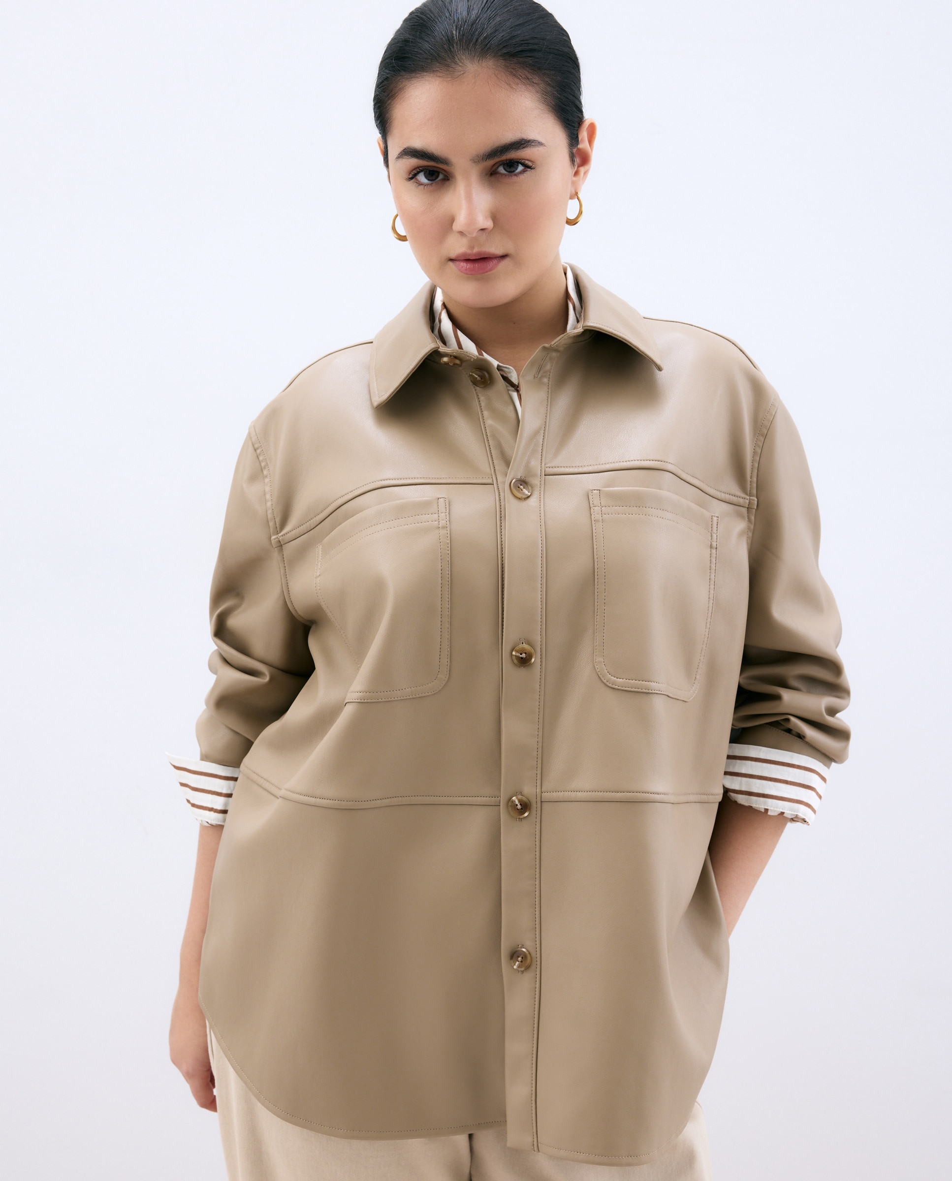 Imagen 0 de Sobrecamisa de mujer efecto piel Beige