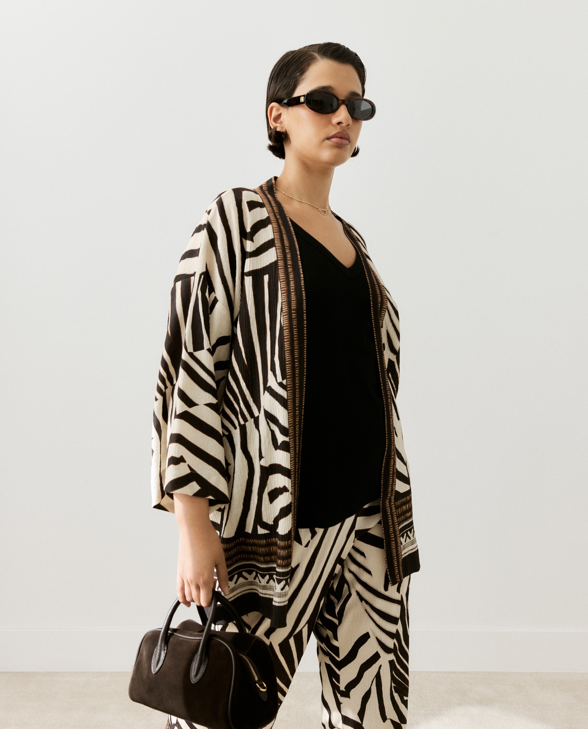 Imagem 0 de Kimono Estampado - Branco/Preto