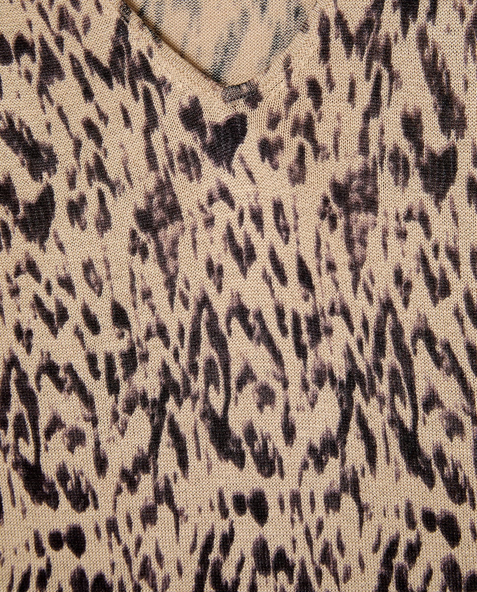 Camisola de Malha Estampada com Decote em Bico Castanho-5