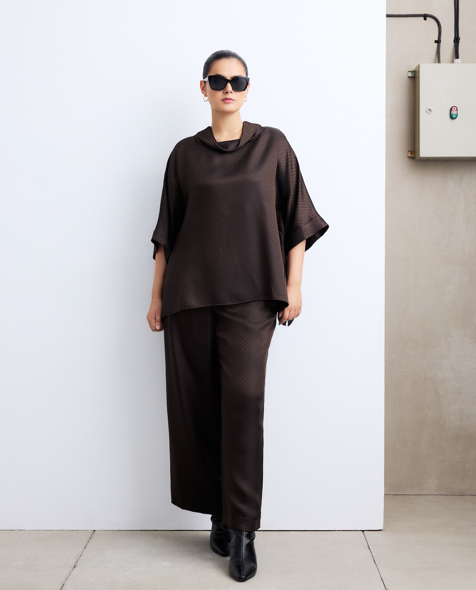 Blusa de Manga 3/4 Lisa Castanho-2