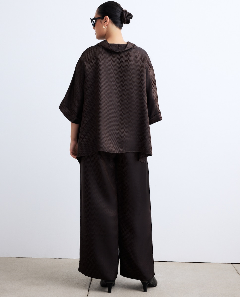 Blusa de Manga 3/4 Lisa Castanho-3