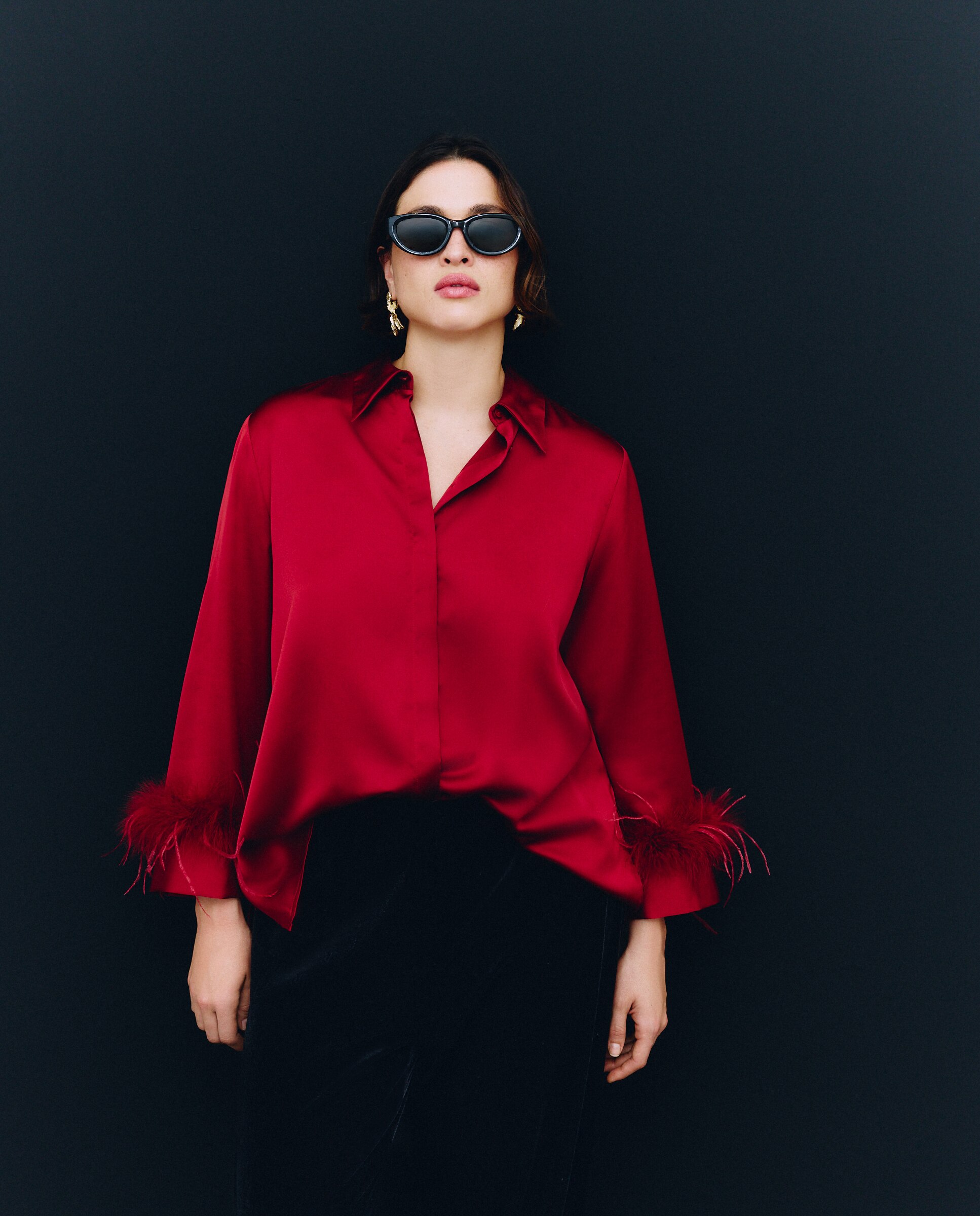 Camisa Acetinada com Detalhe de Plumas 600 Vermelho-2