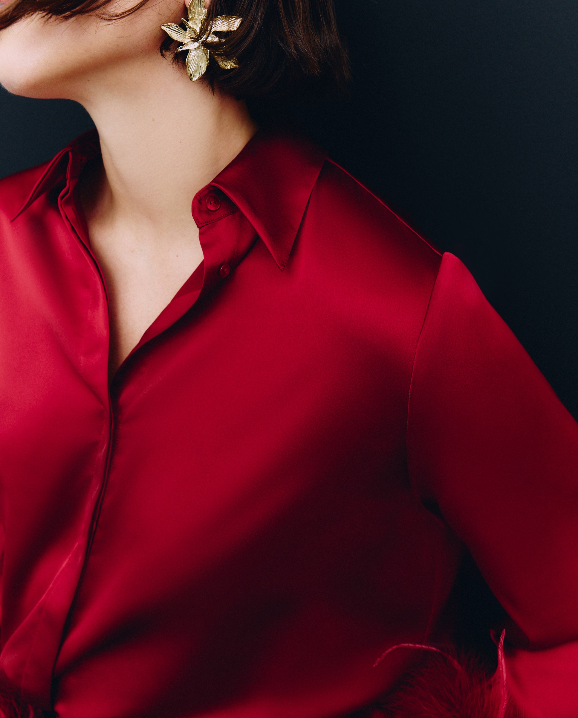 Camisa Acetinada com Detalhe de Plumas 600 Vermelho-3